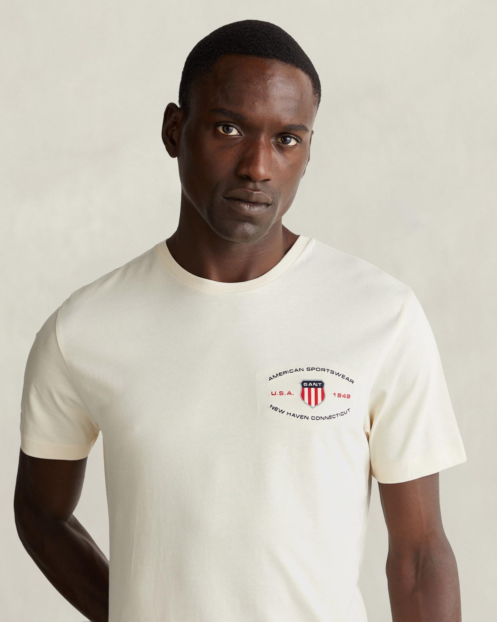 GANT Erkek Krem Bisiklet Yaka Regular Fit Logolu T-Shirt
