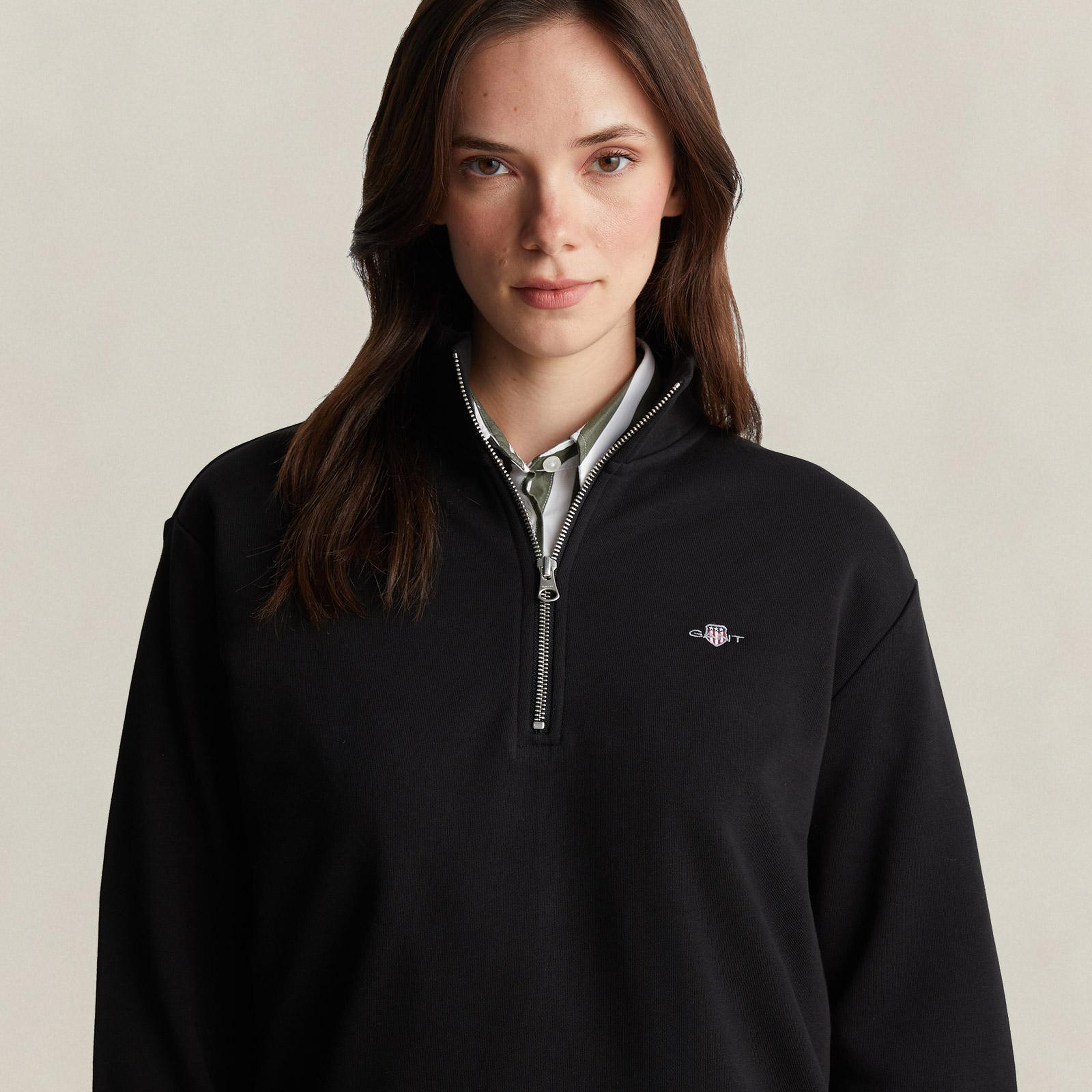 GANT Kadın Siyah Relaxed Fit Yarım Fermuarlı Sweatshirt