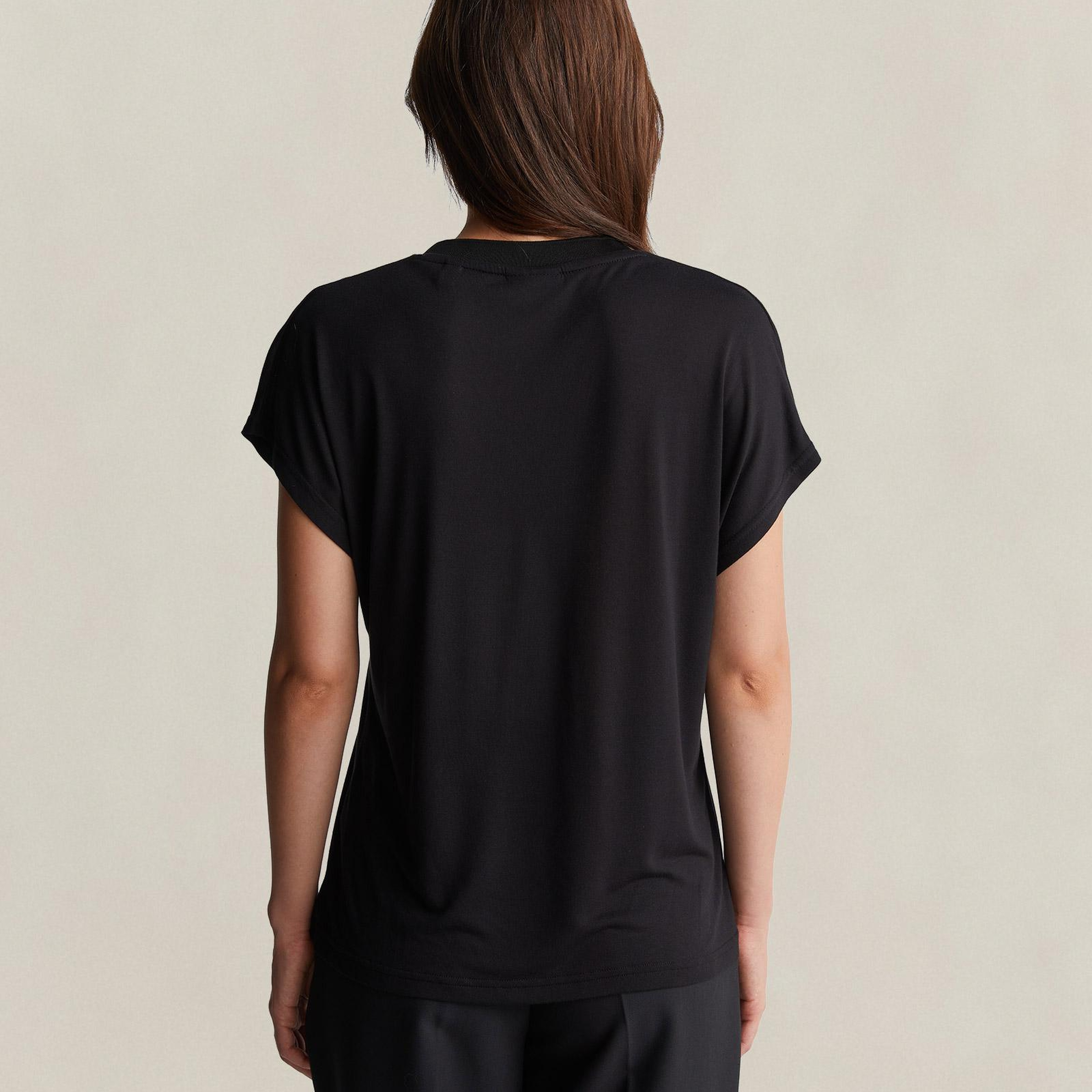 GANT Kadın Siyah V Yaka Regular Fit T-Shirt