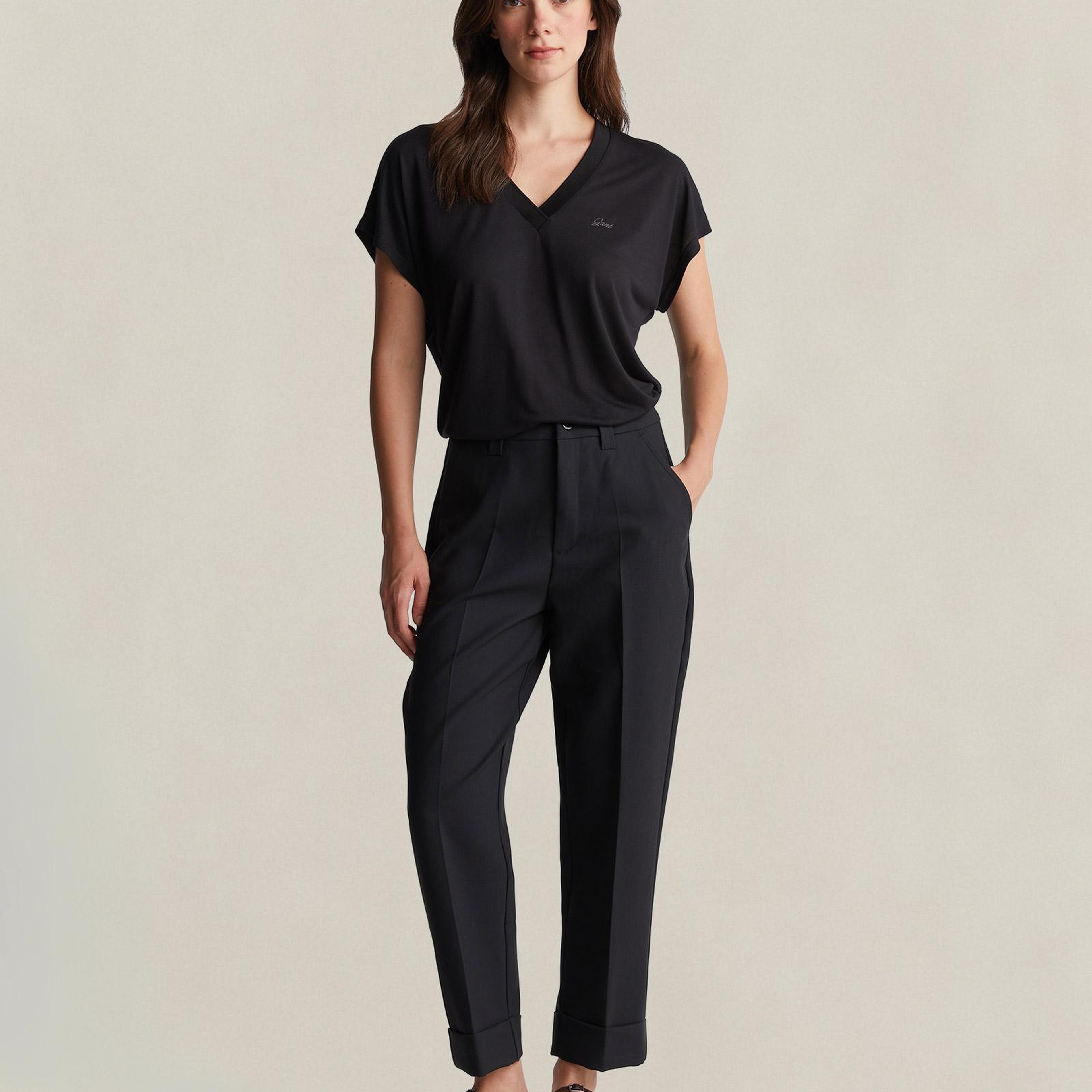 GANT Kadın Siyah V Yaka Regular Fit T-Shirt