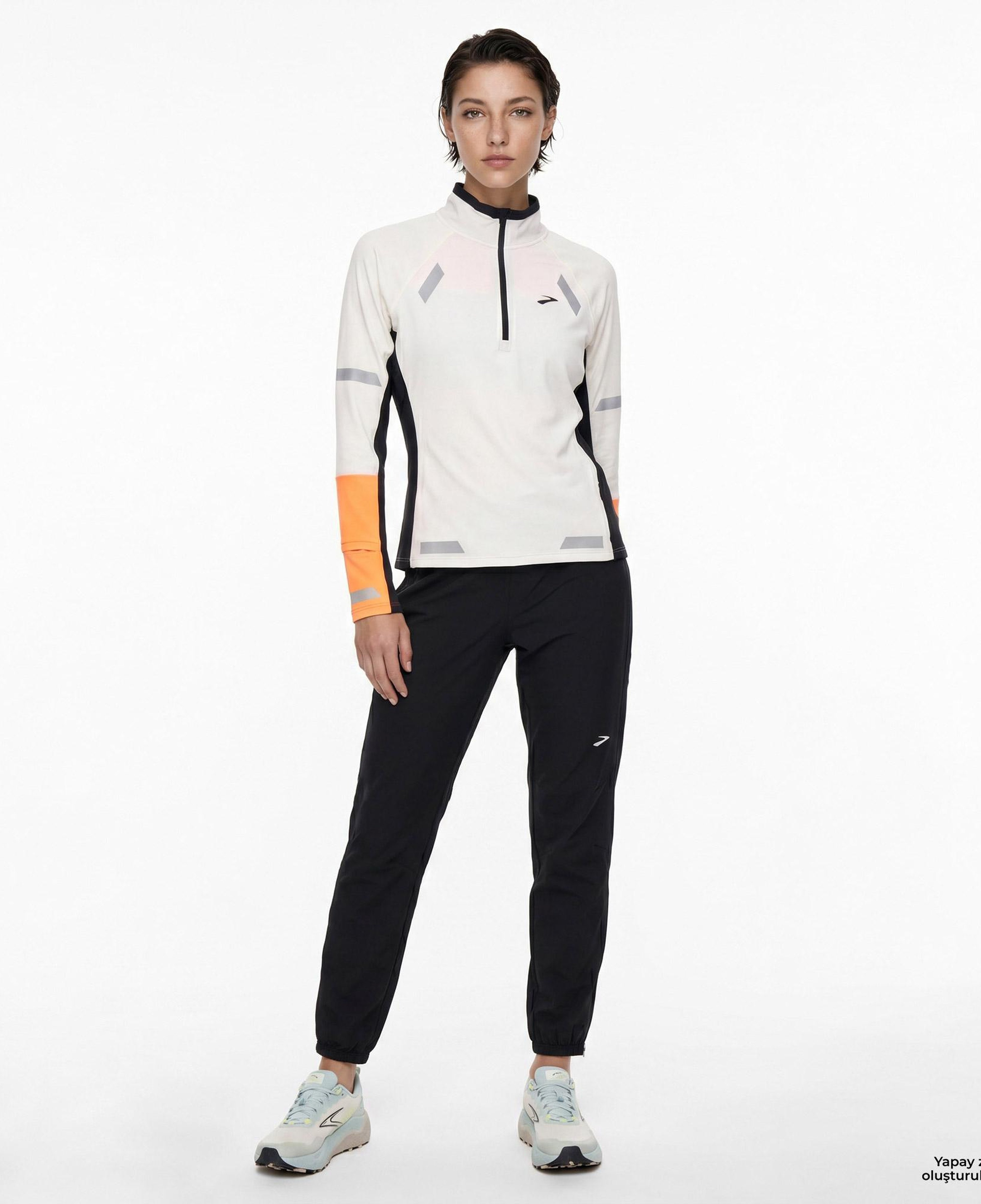 Brooks Run Visible 1/2 Zip 2.0 Kadın Beyaz T-Shirt