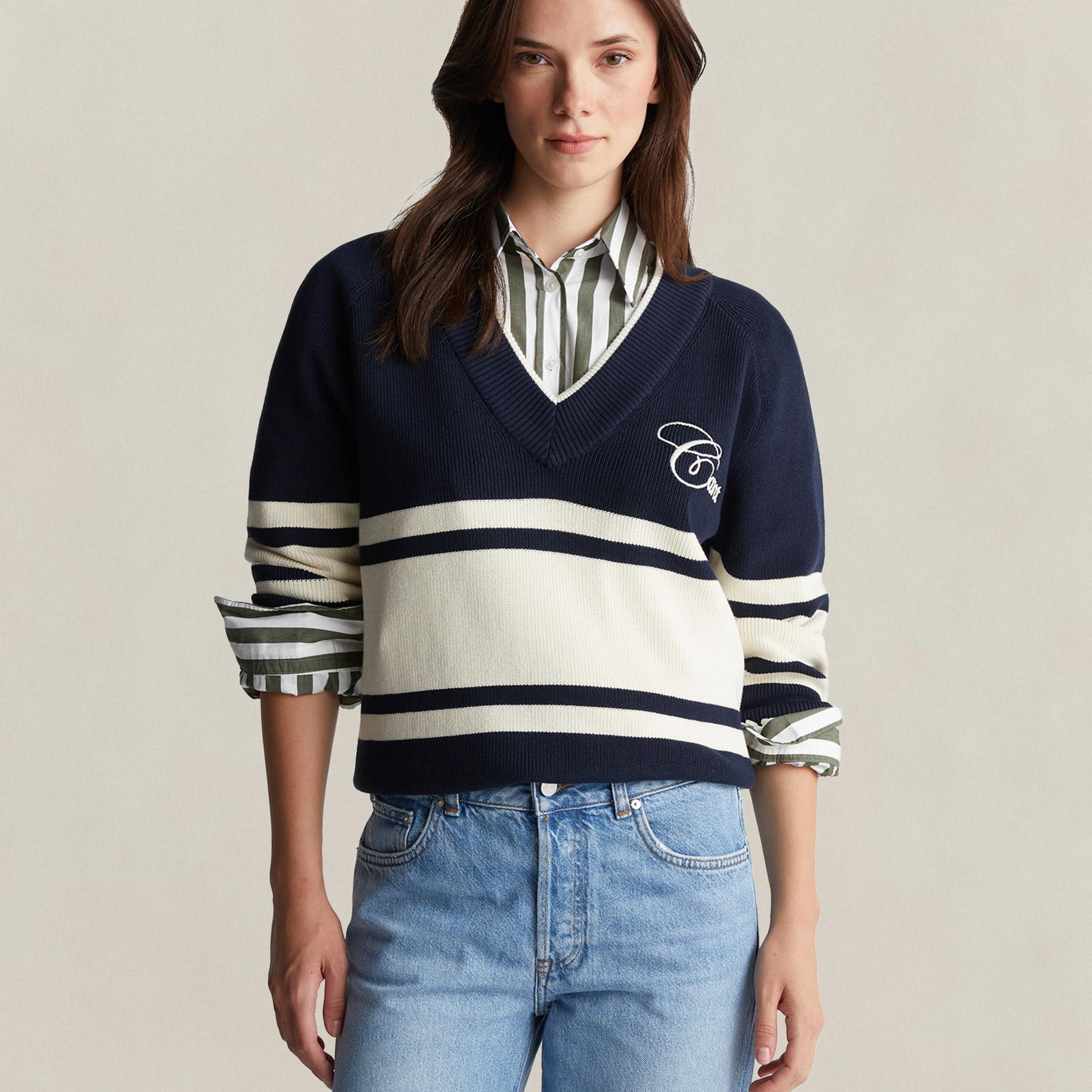 GANT Kadın Relaxed Fit V Yaka Kolej Kazak