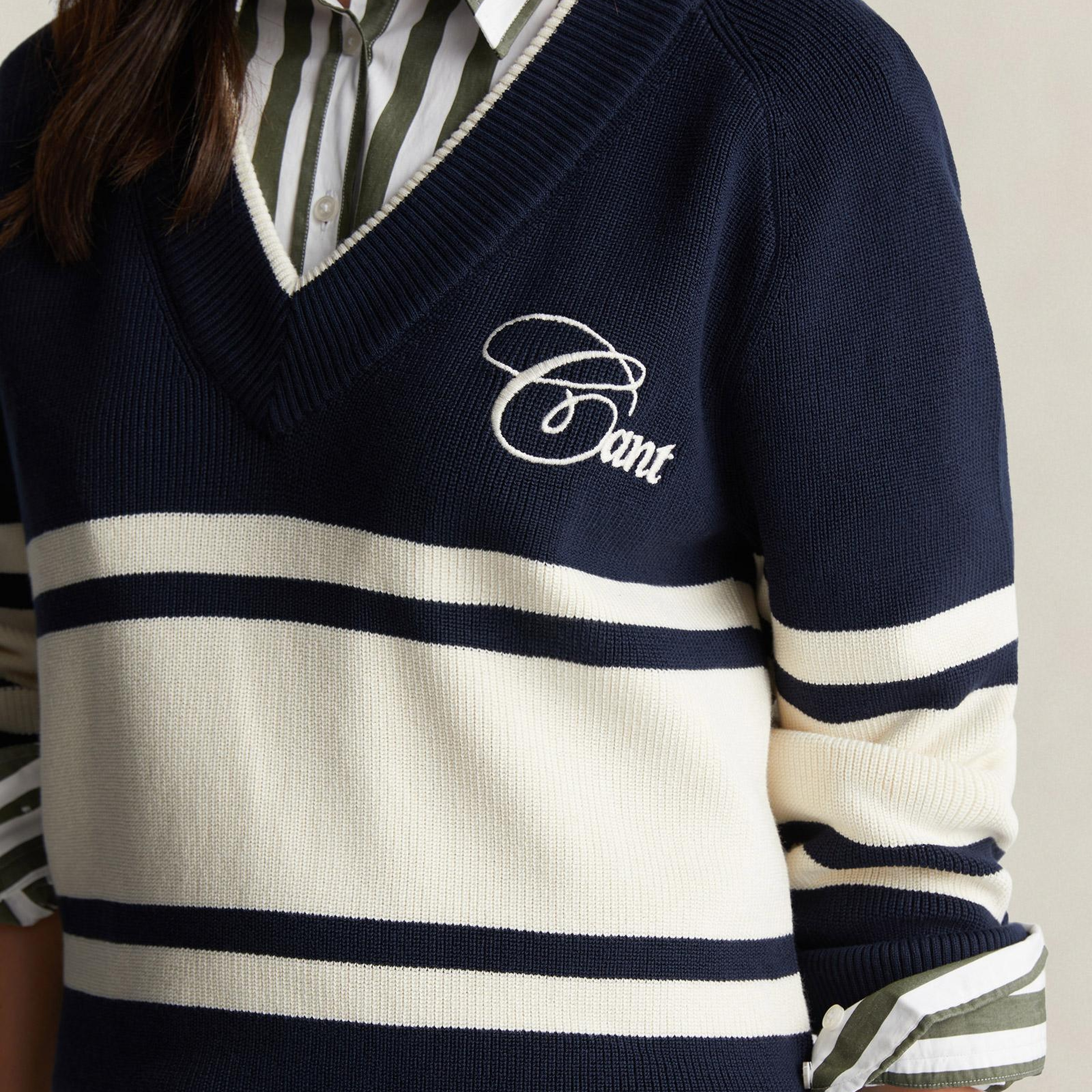 GANT Kadın Relaxed Fit V Yaka Kolej Kazak