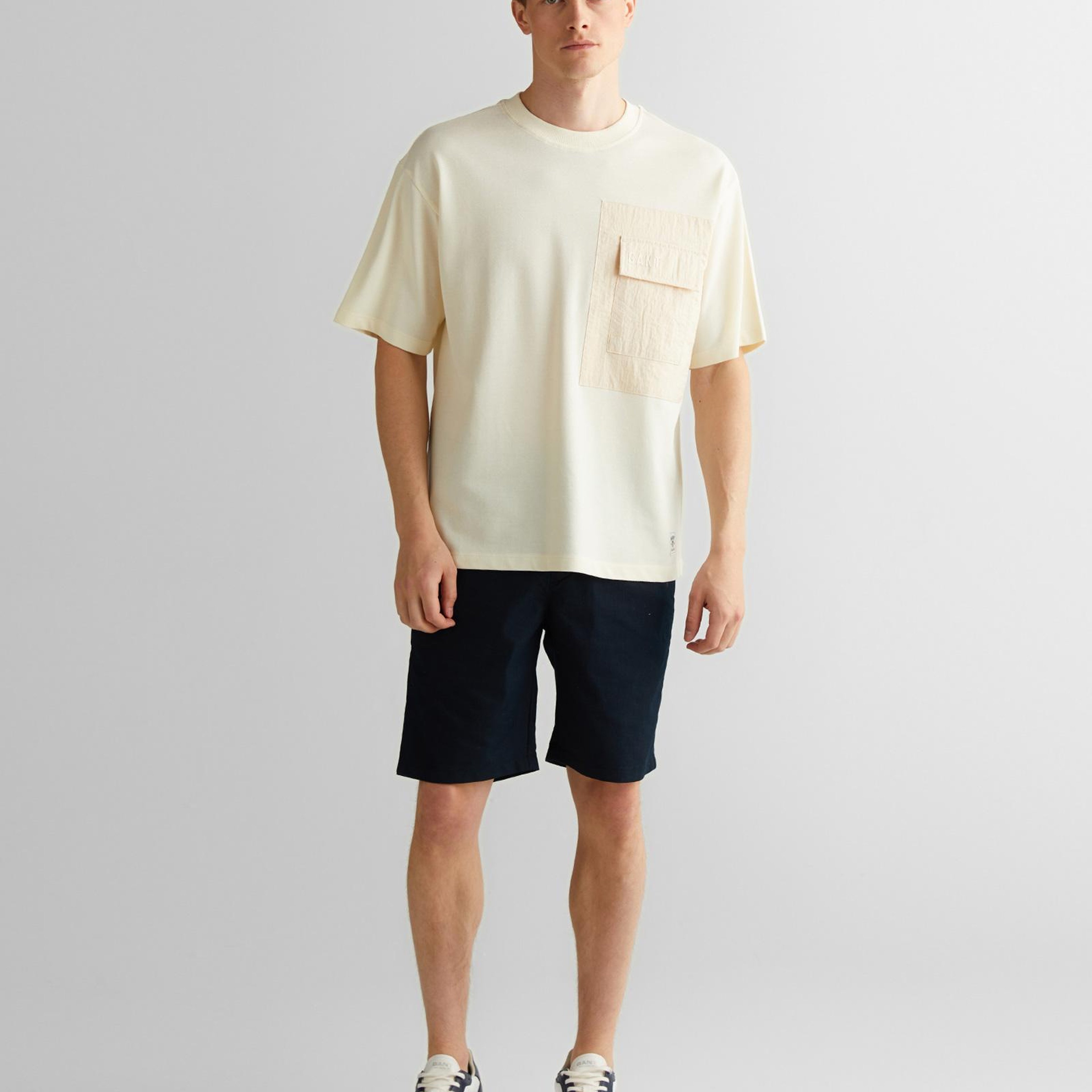 GANT Erkek Krem Relaxed Fit Bisiklet Yaka Logolu T-Shirt