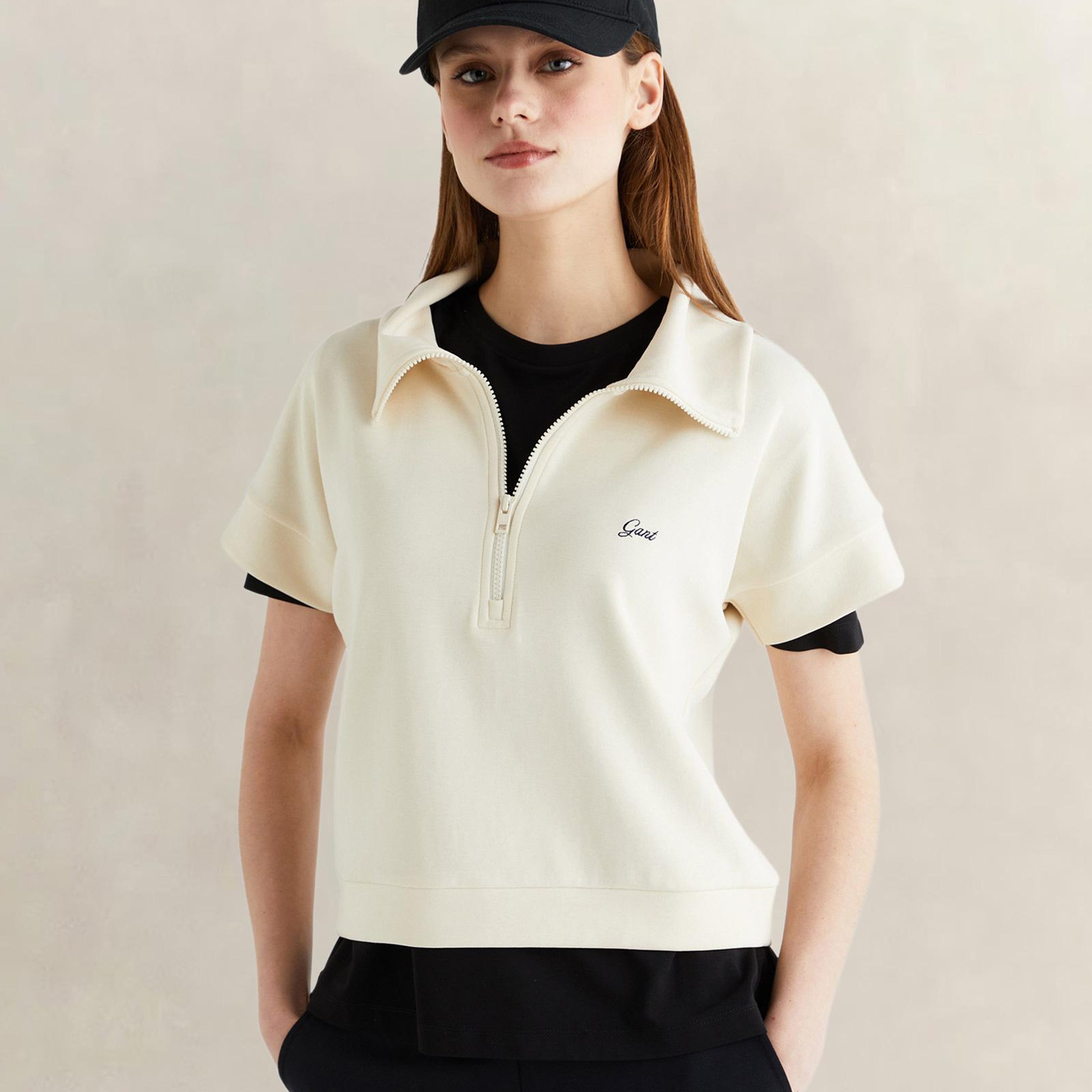 GANT Kadın Krem Relaxed Fit Yarım Fermuarlı Kısa Kollu Sweatshirt
