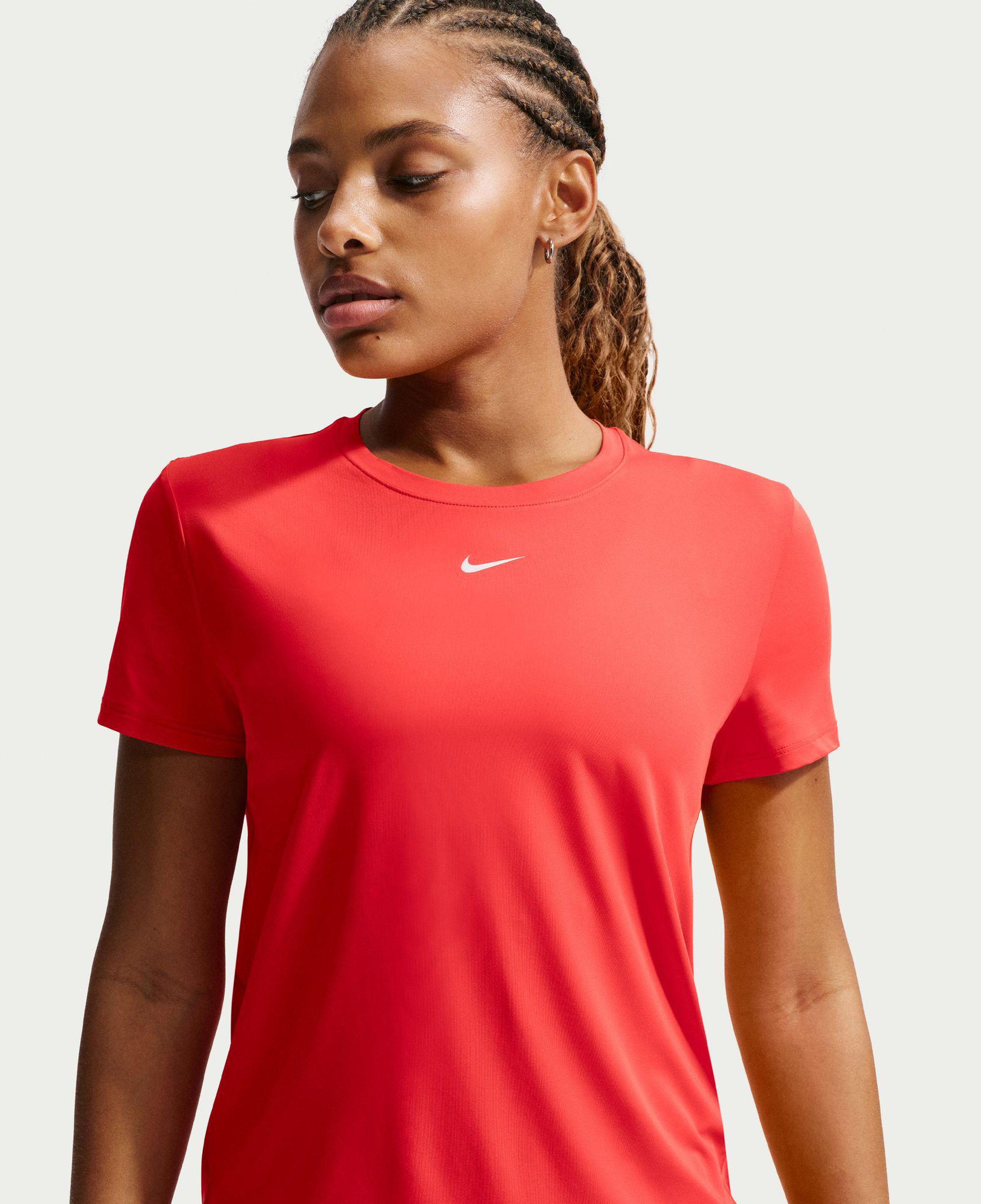 Nike One Classic Dri-Fit Kadın Kırmızı T-Shirt