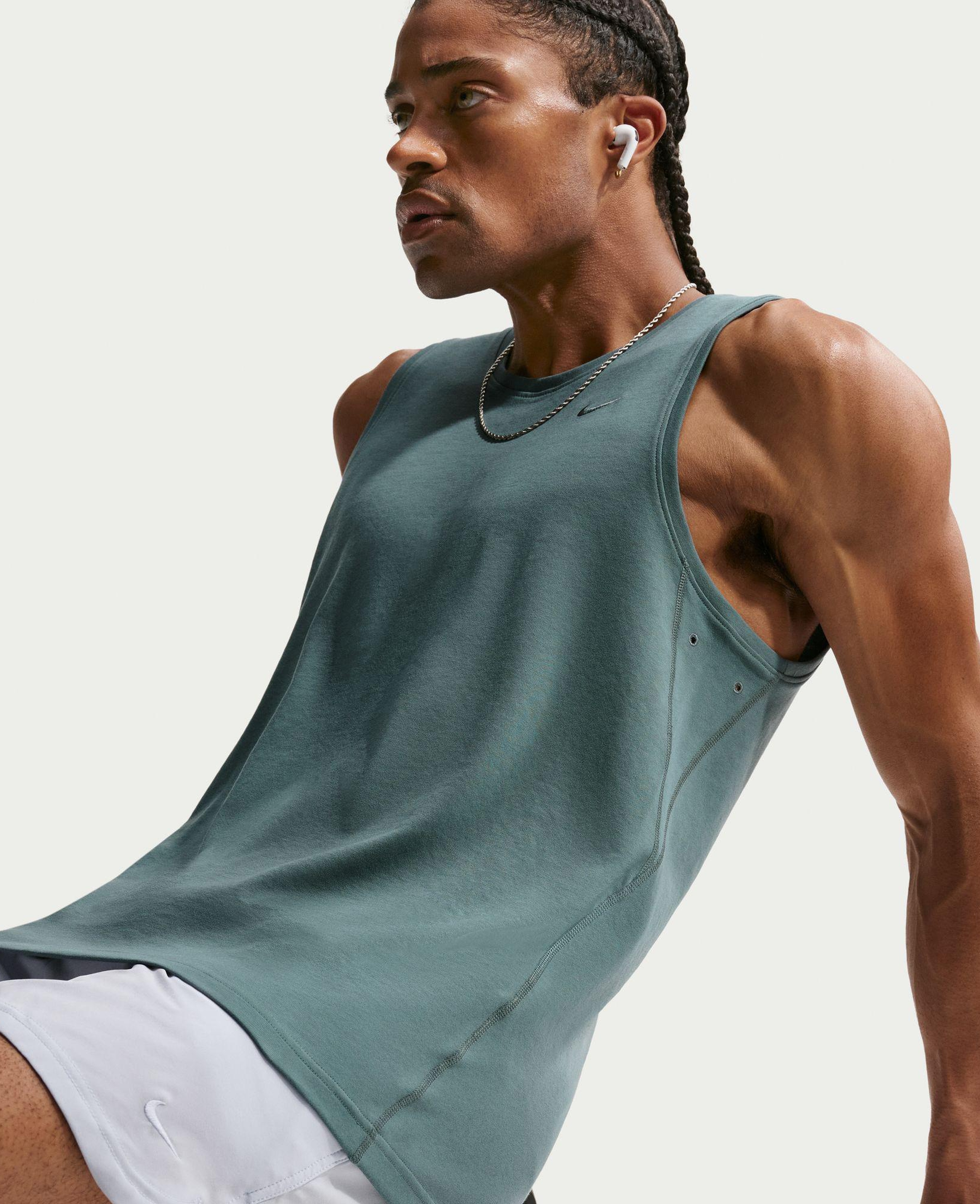 Nike Dri-Fit Primary Erkek Yeşil Kolsuz T-Shirt