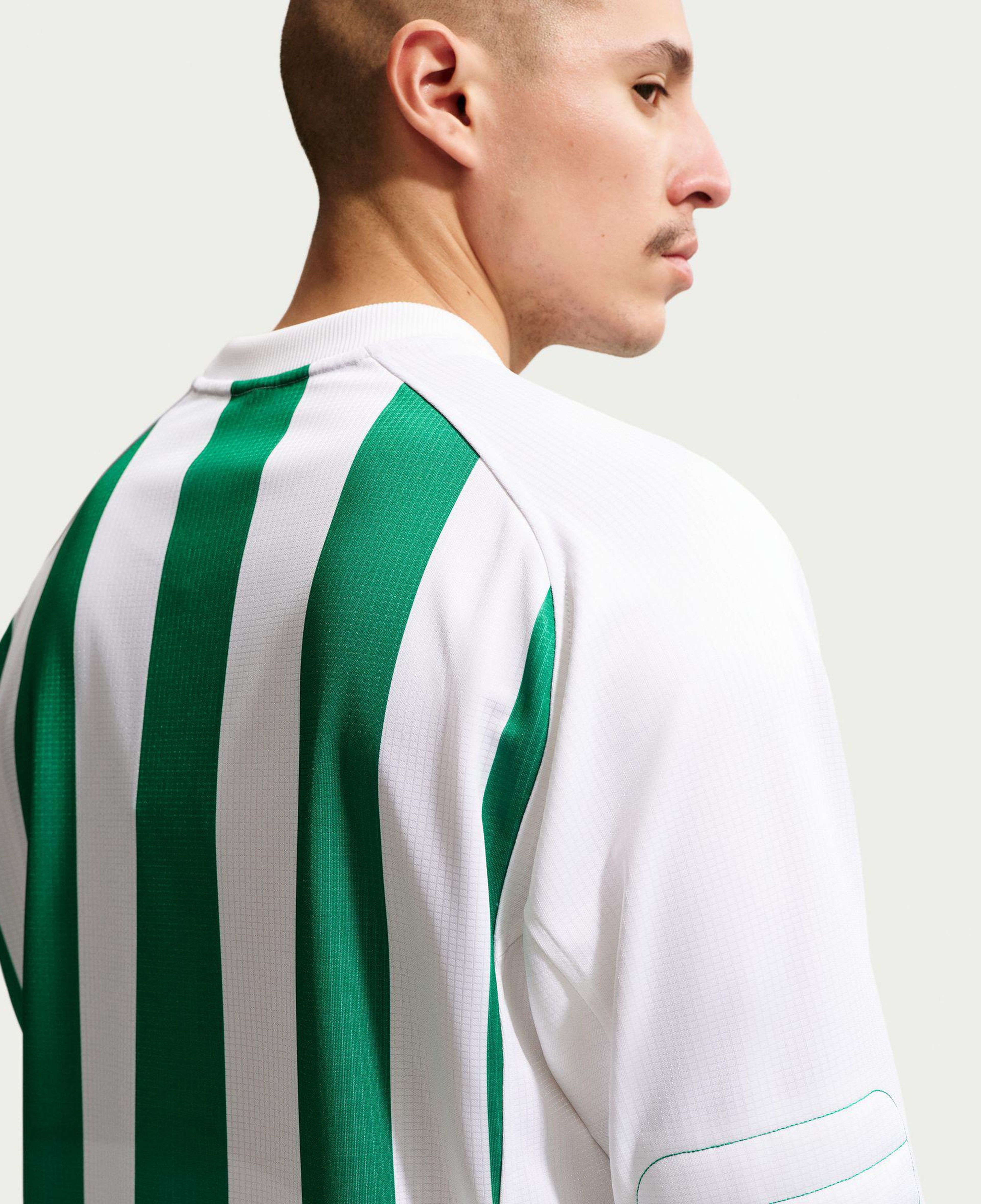 Nike Sportswear Club Goalie Erkek Yeşil T-Shirt
