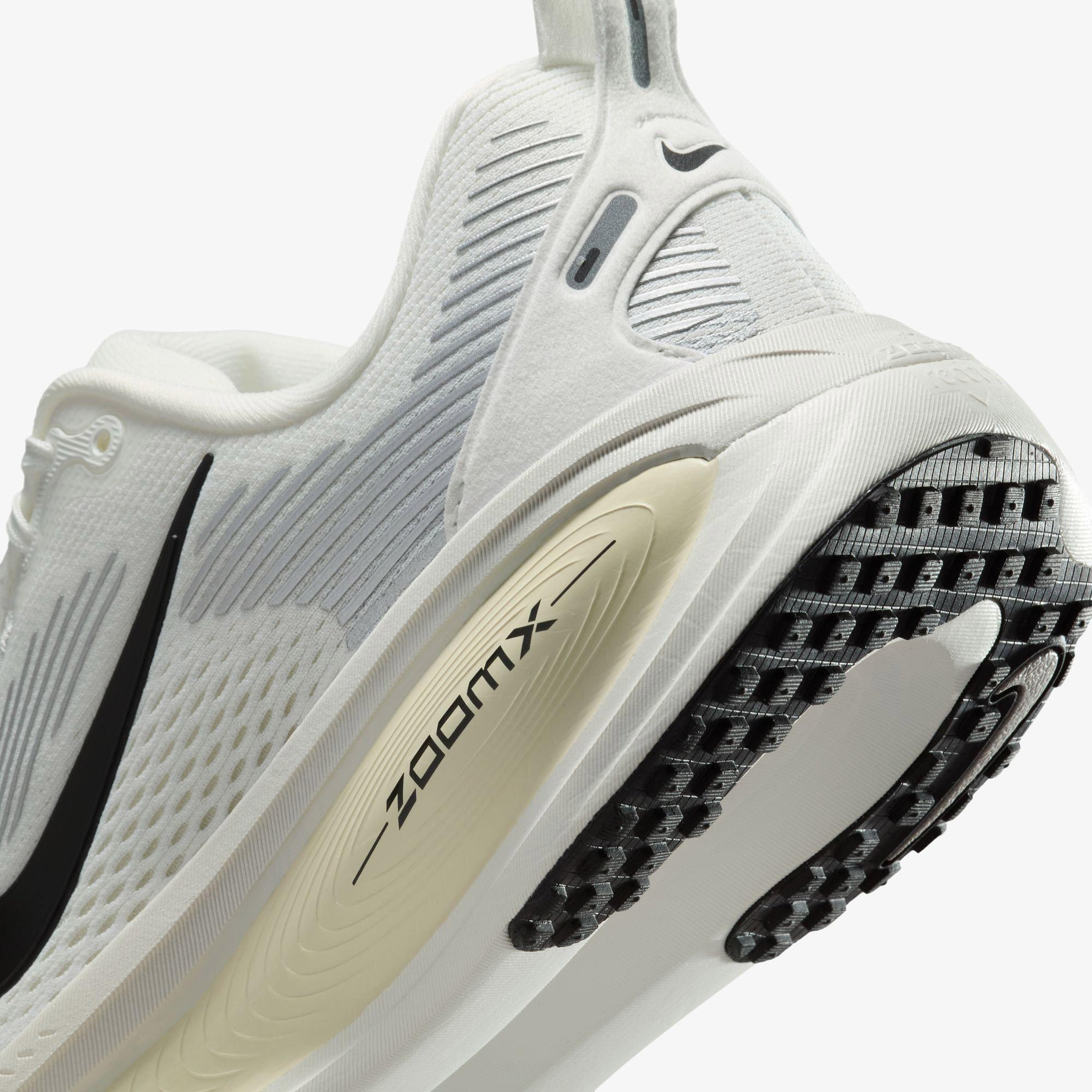 Nike Vomero 18 Kadın Gri Koşu Ayakkabısı