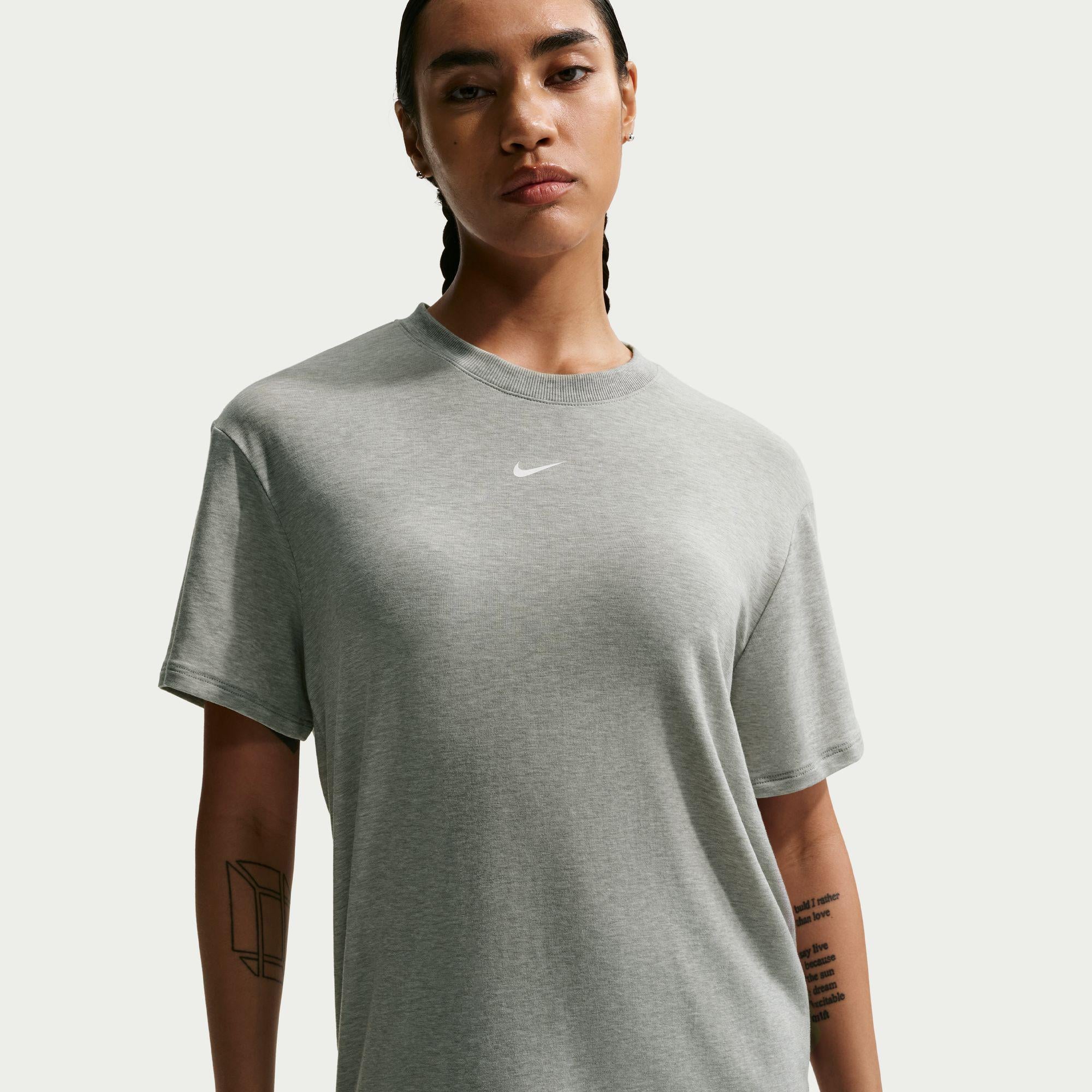 Nike One Relaxed Dri-Fit Kadın Gri T-Shirt