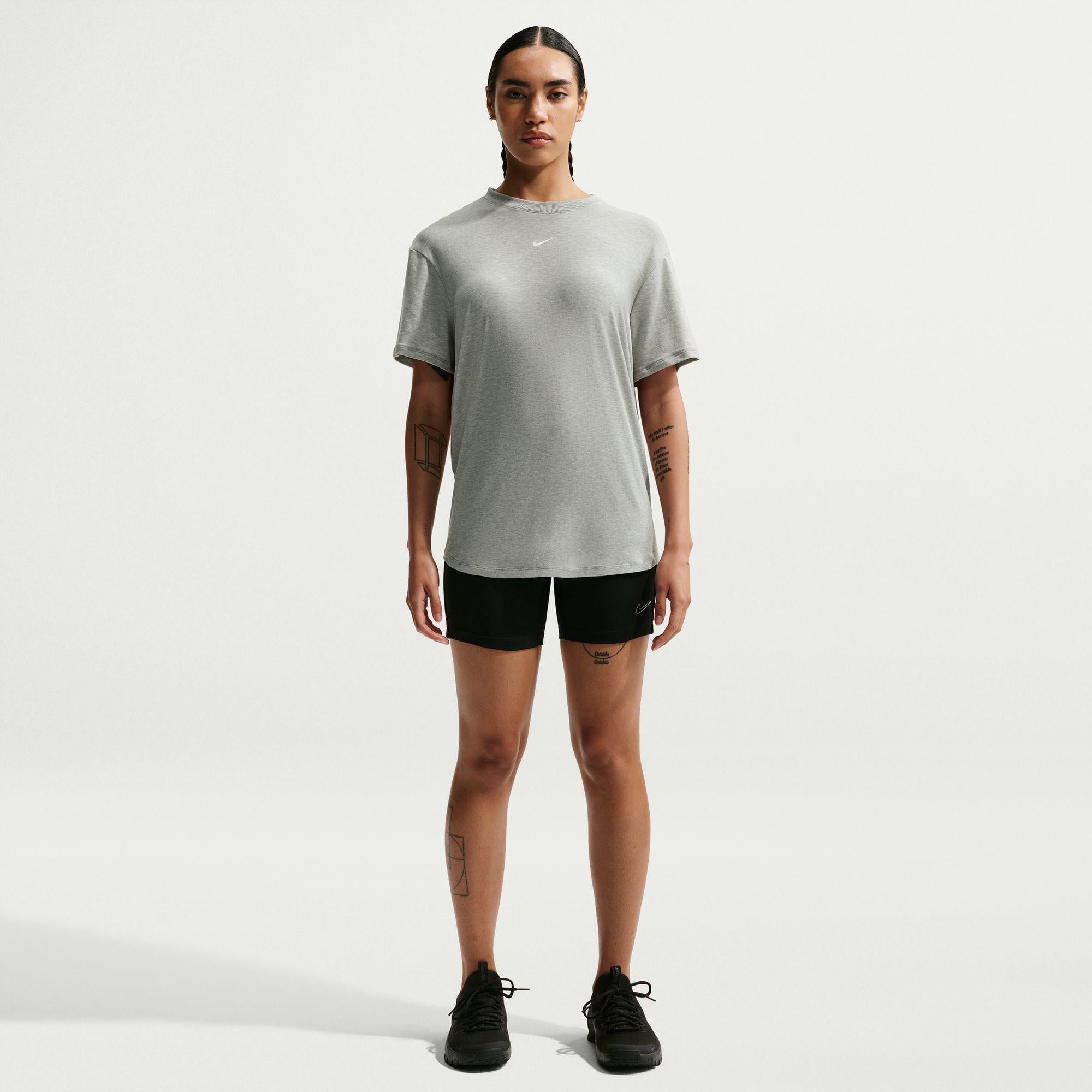Nike One Relaxed Dri-Fit Kadın Gri T-Shirt