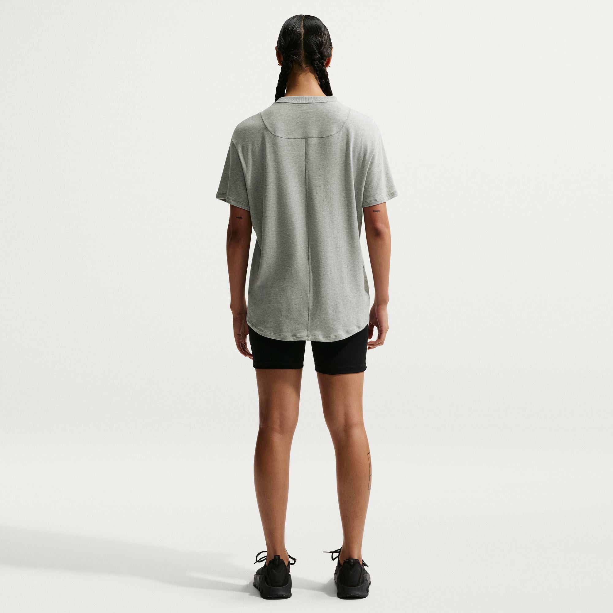 Nike One Relaxed Dri-Fit Kadın Gri T-Shirt