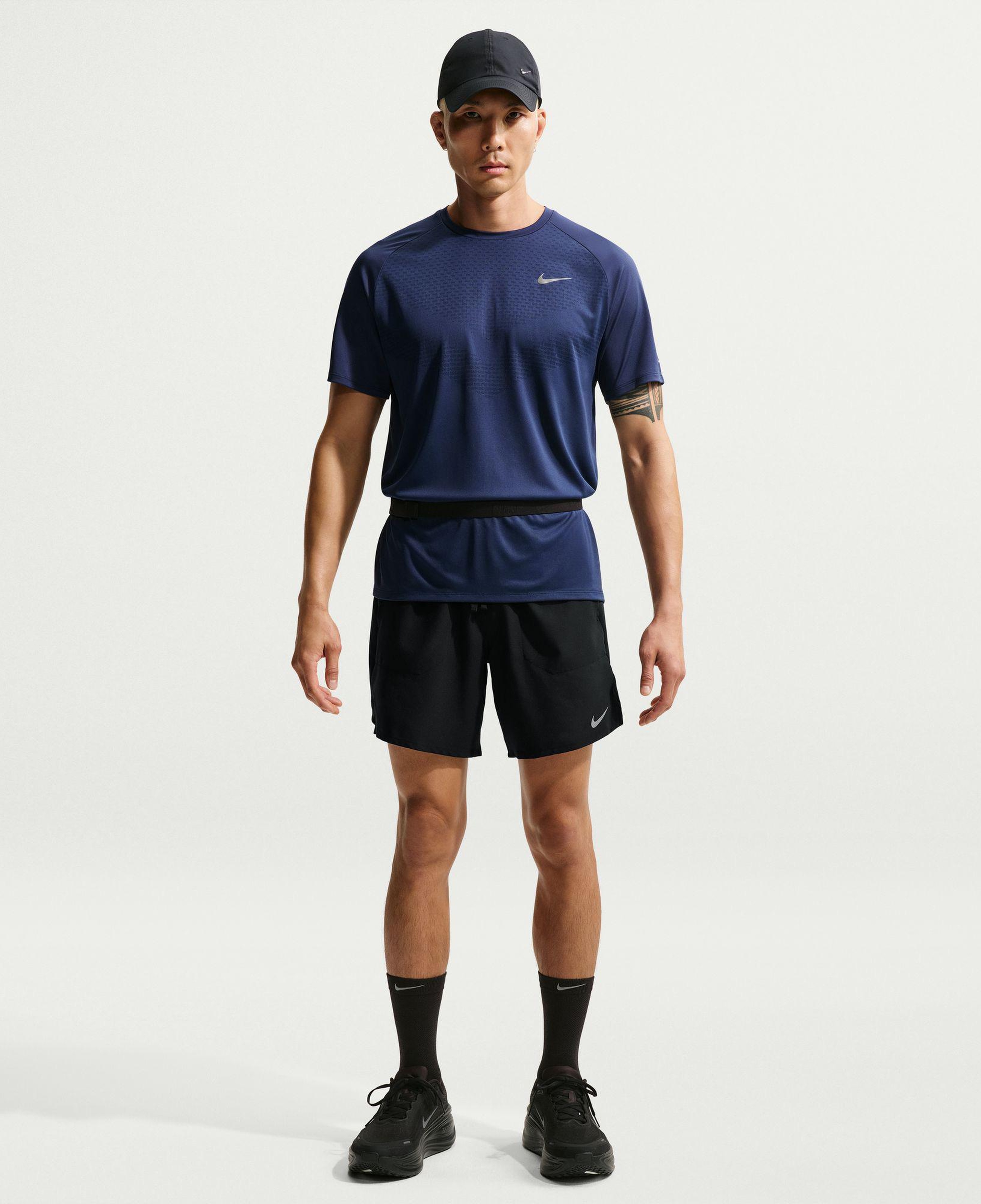 Nike Dri-Fit Stride 18 cm Erkek Siyah Şort