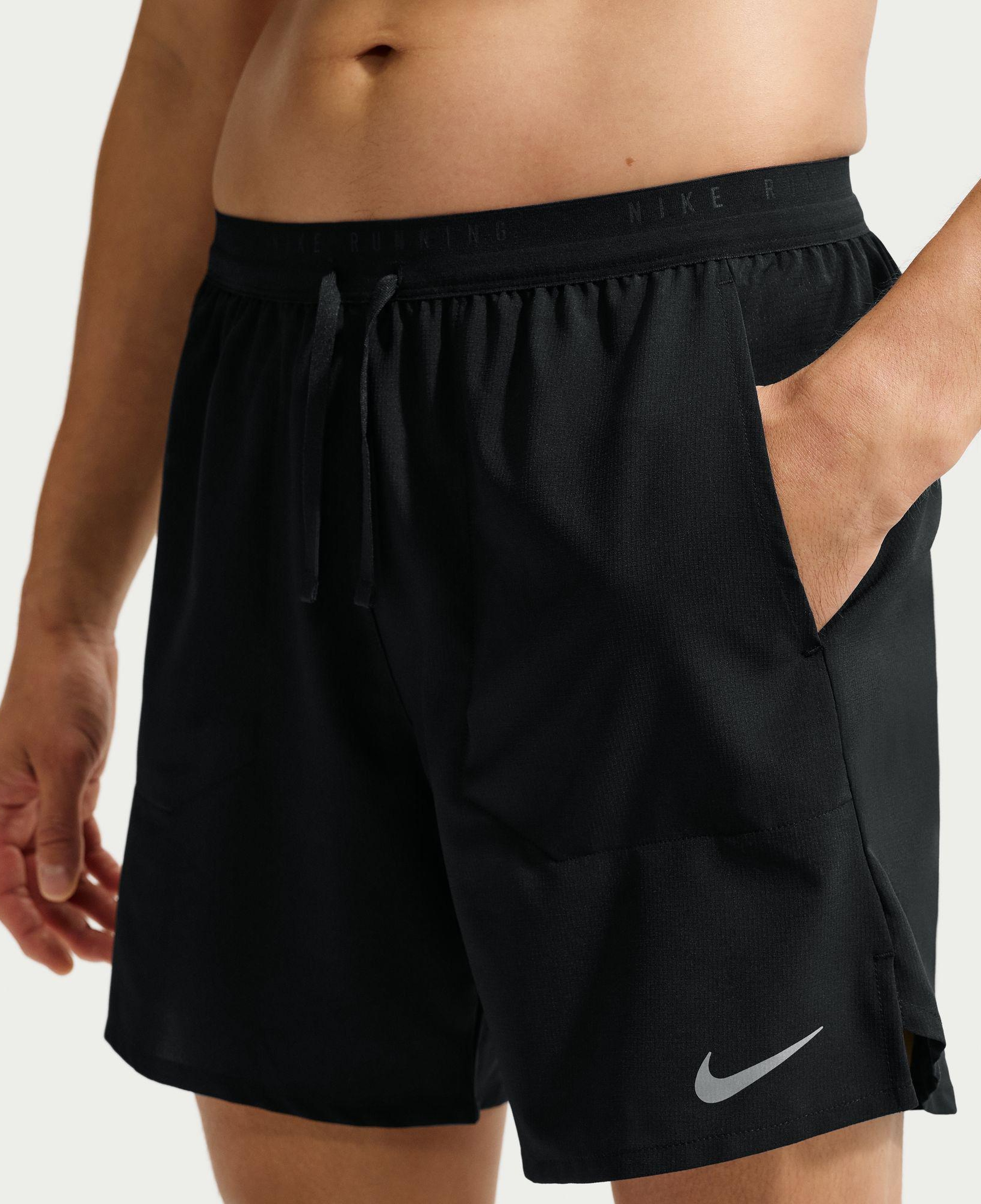 Nike Dri-Fit Stride 18 cm Erkek Siyah Şort