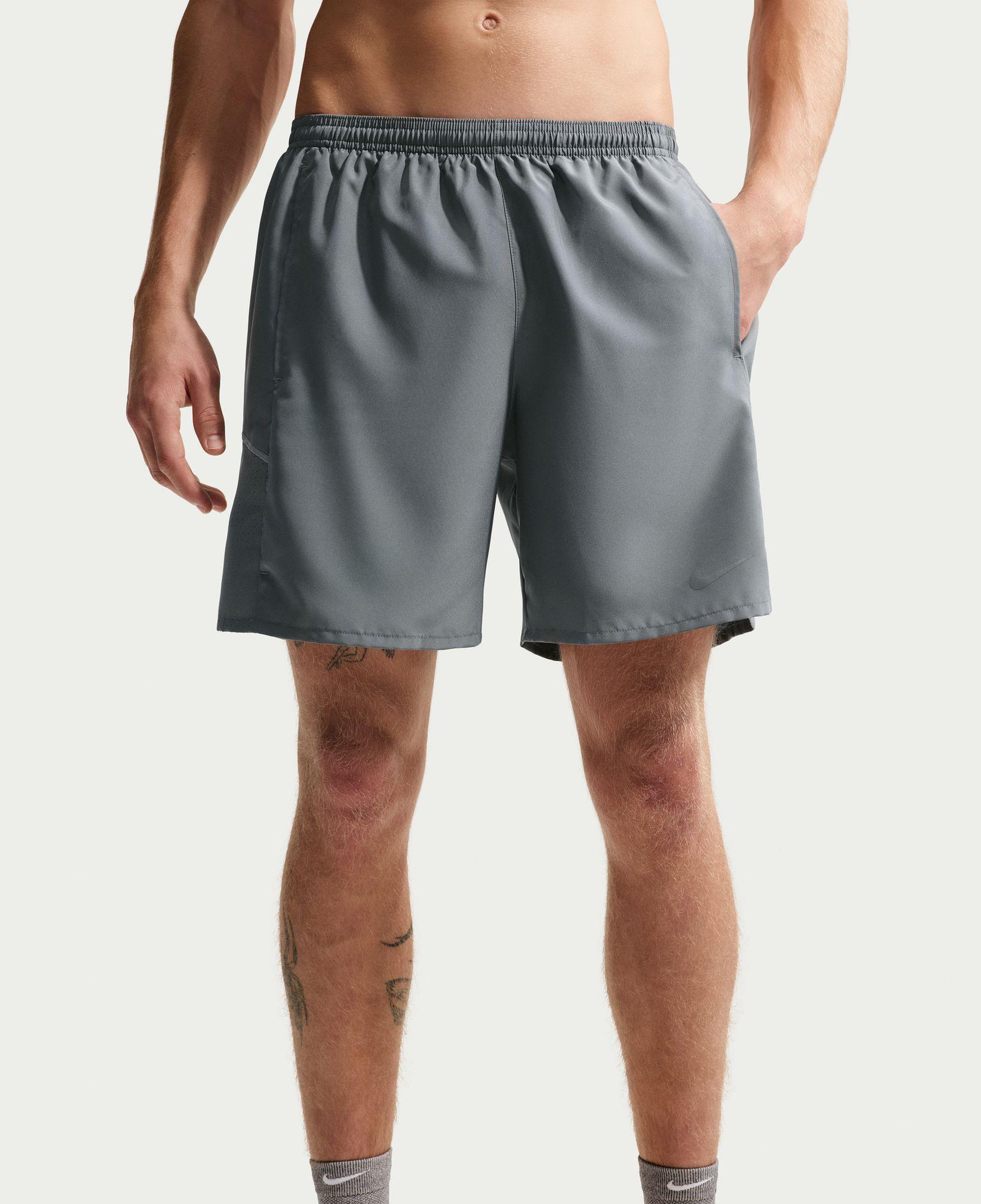Nike Dri-Fit Miler 18 cm Erkek Gri Şort