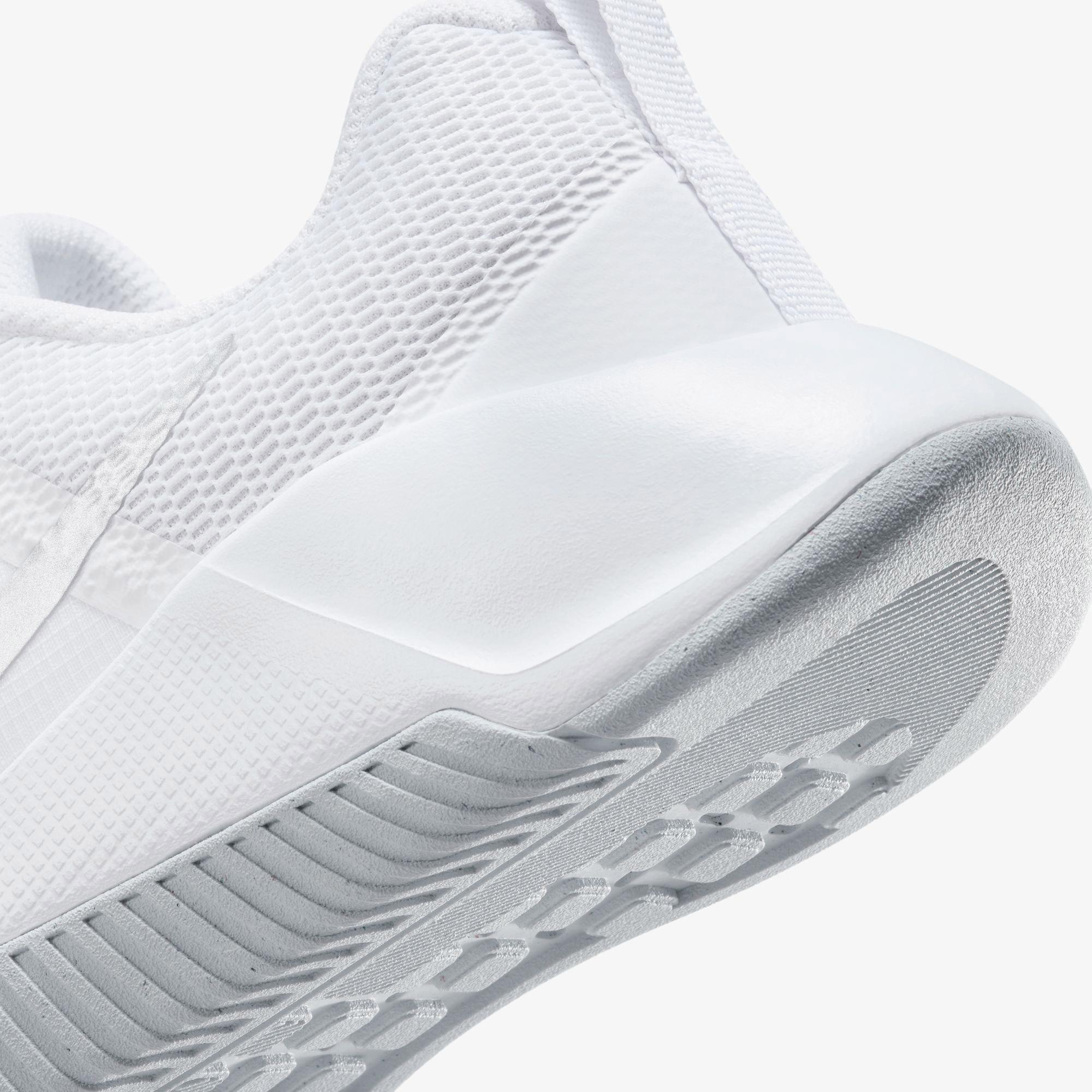 Nike MC Trainer 3 Kadın Beyaz Spor Ayakkabı