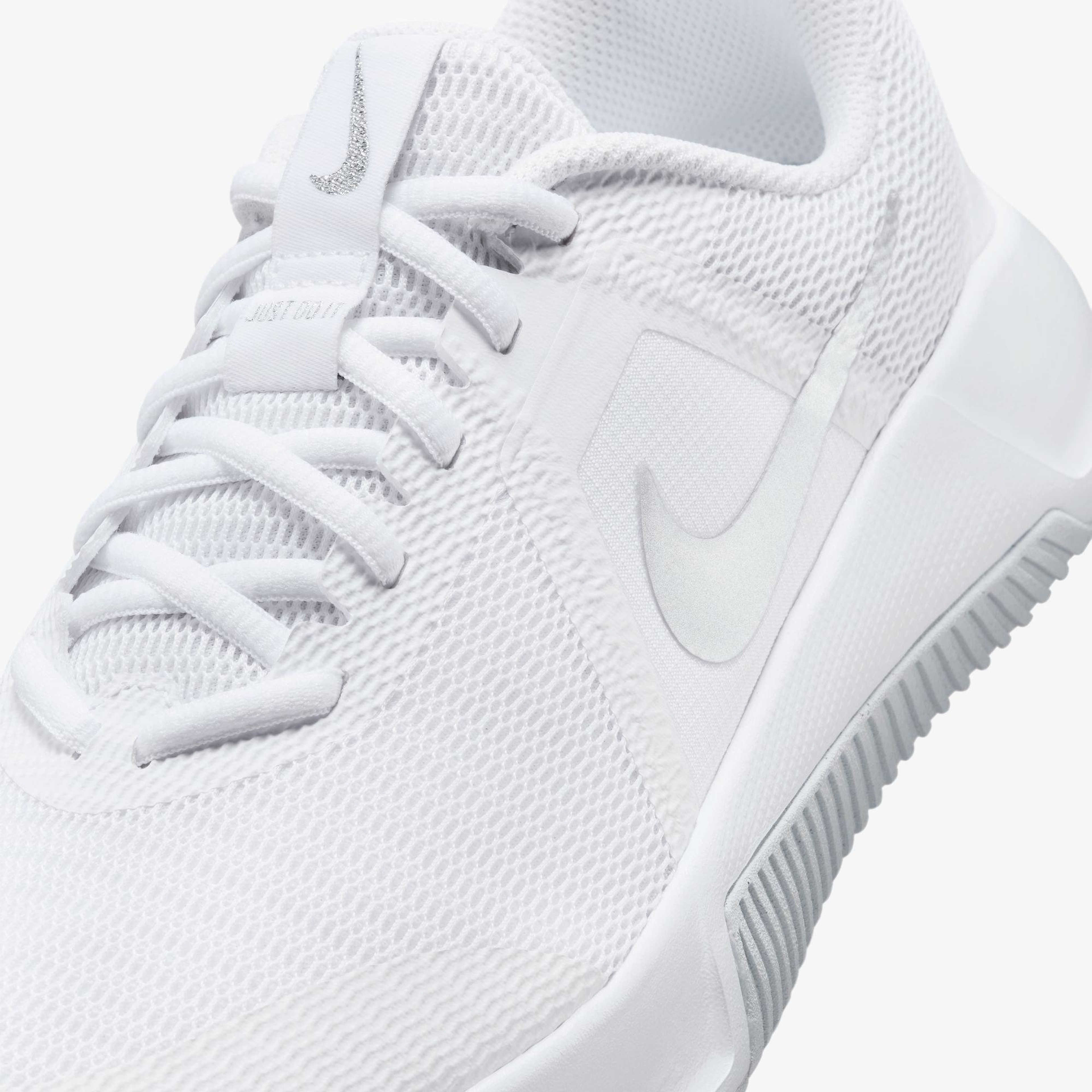 Nike MC Trainer 3 Kadın Beyaz Spor Ayakkabı