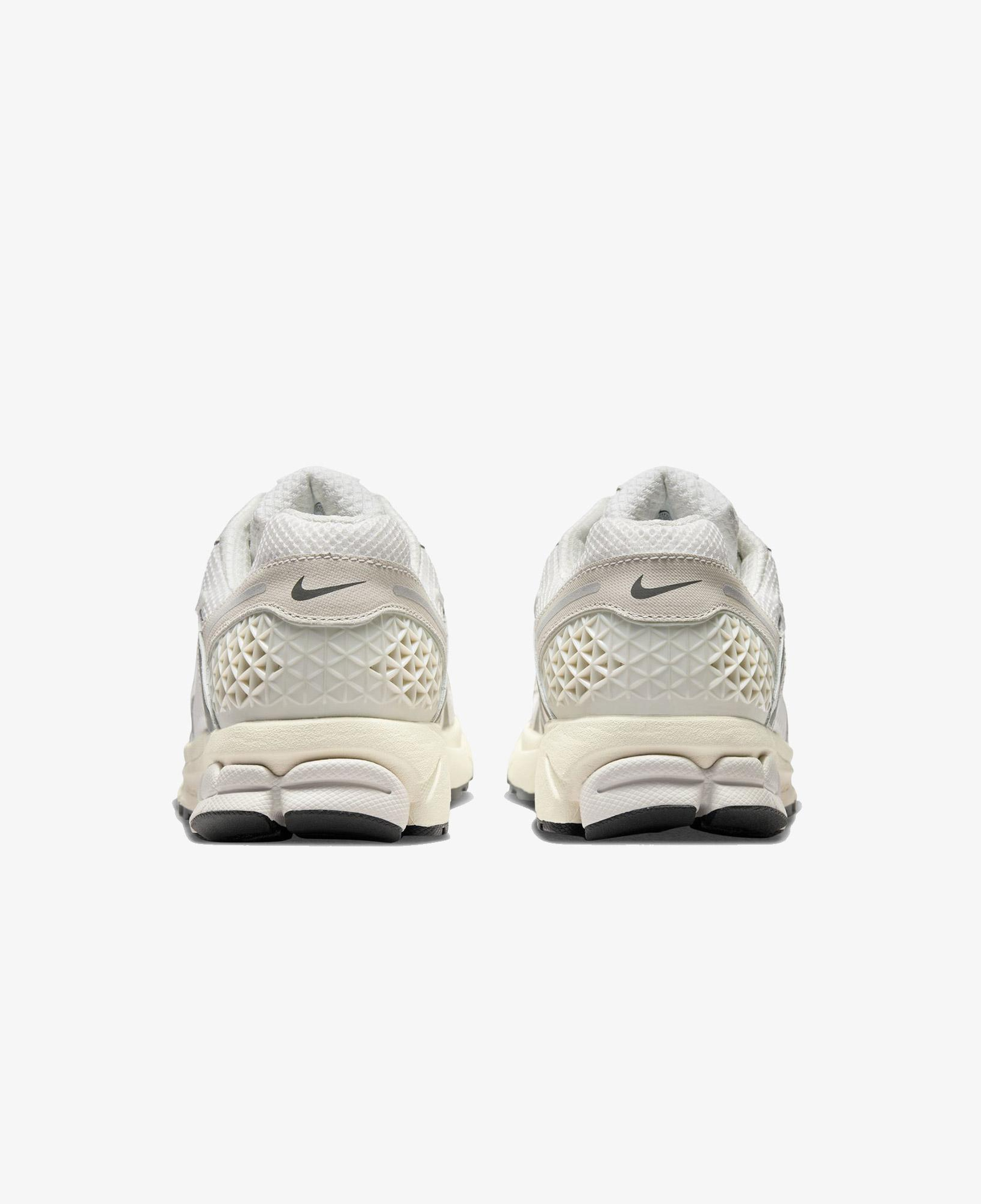 Nike Zoom Vomero 5 SE Erkek Gri Spor Ayakkabı