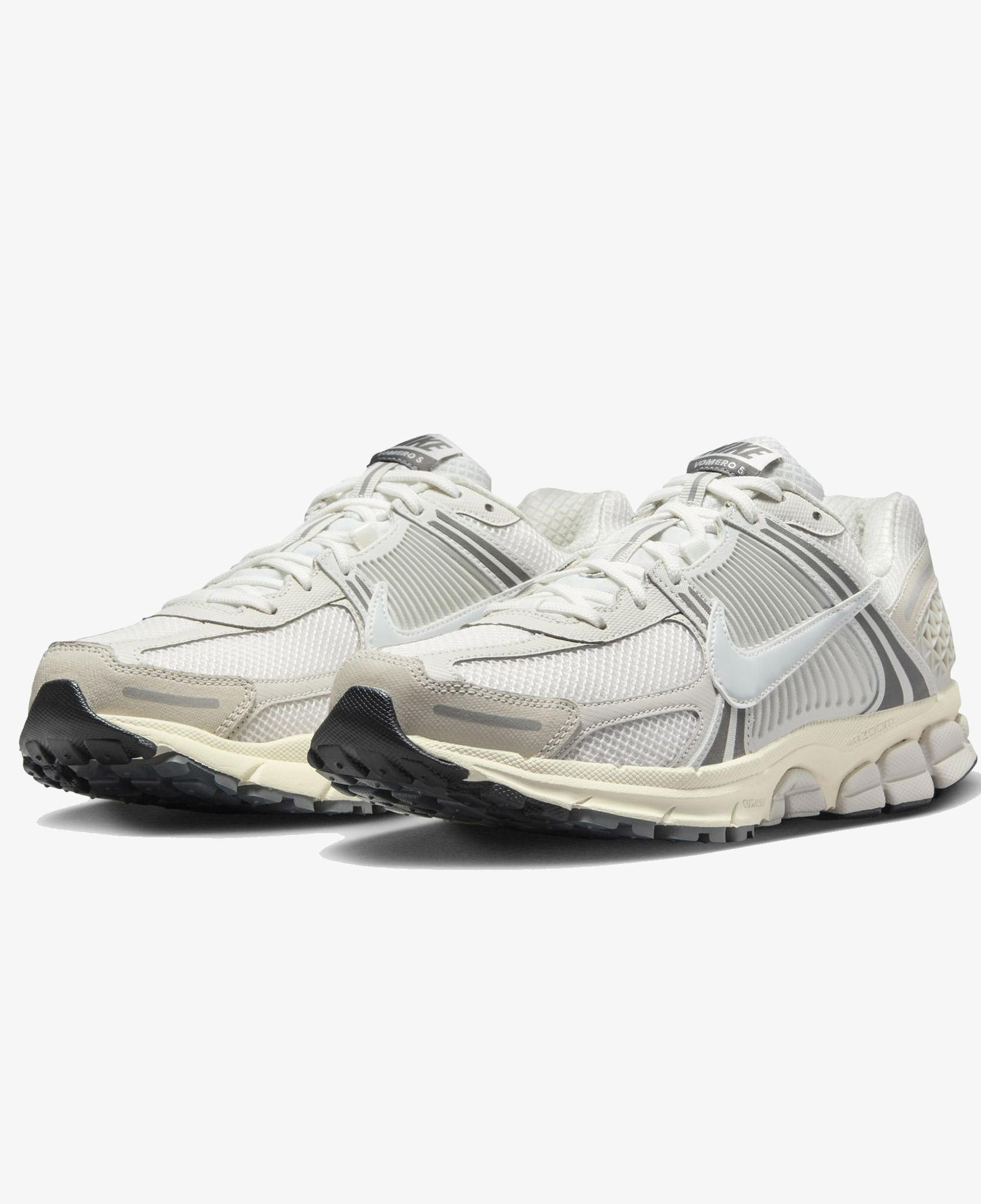 Nike Zoom Vomero 5 SE Erkek Gri Spor Ayakkabı