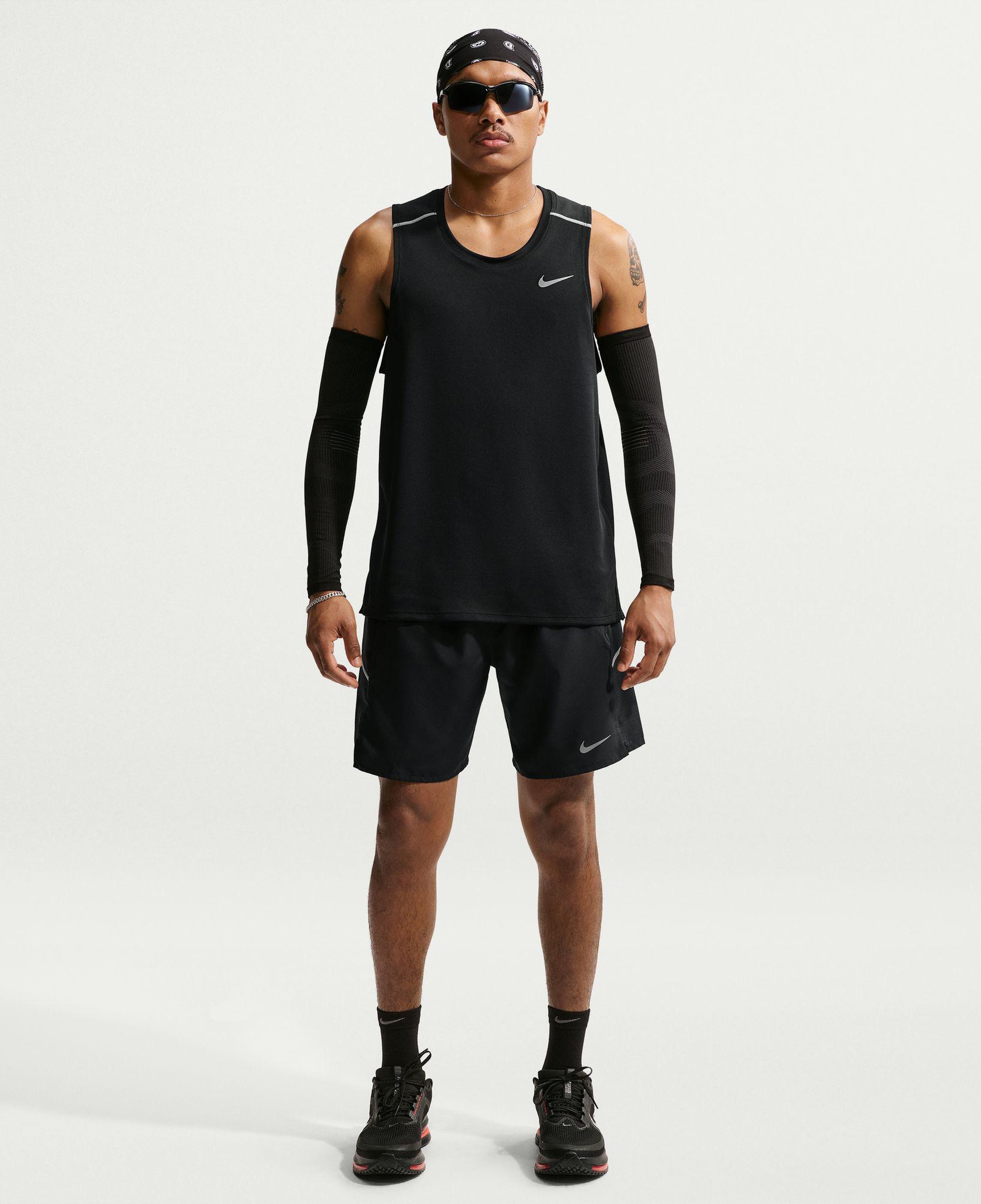 Nike Dri-Fit Miler 18 cm Erkek Siyah Şort