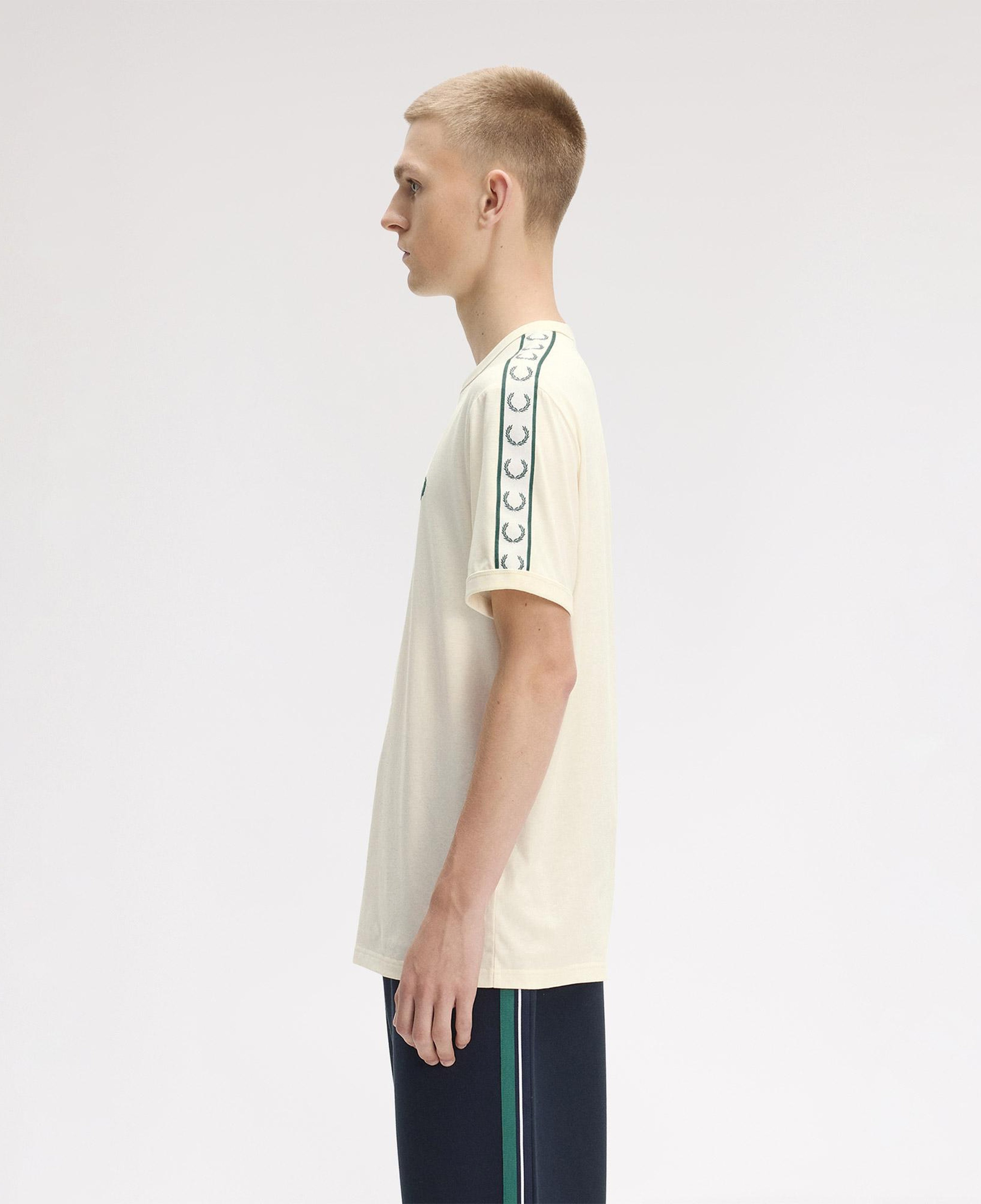 Fred Perry Contrast Tape Ringer Erkek Krem T-Shirt