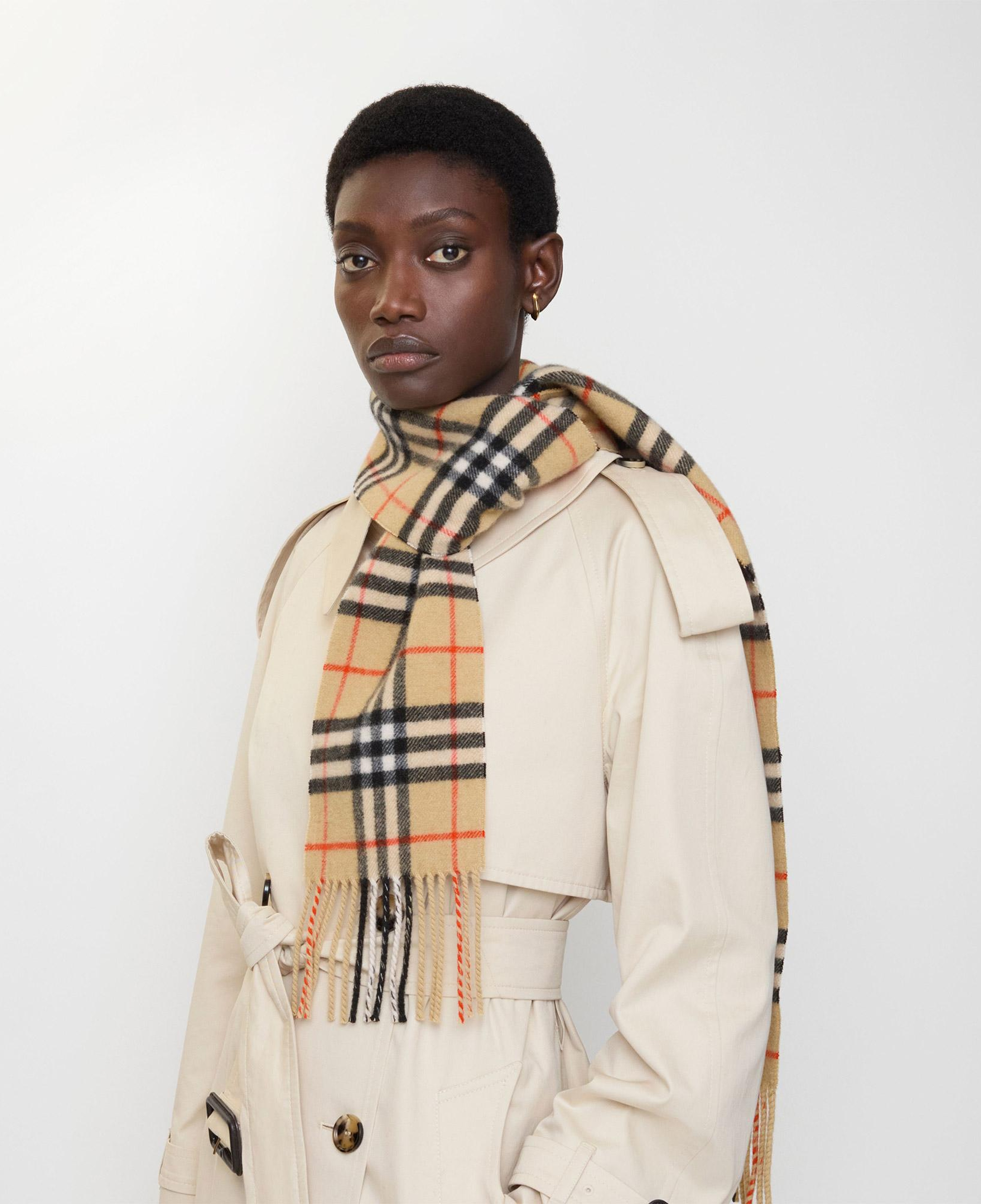 Burberry Narrow Check Cashmere Kadın Bej Atkı
