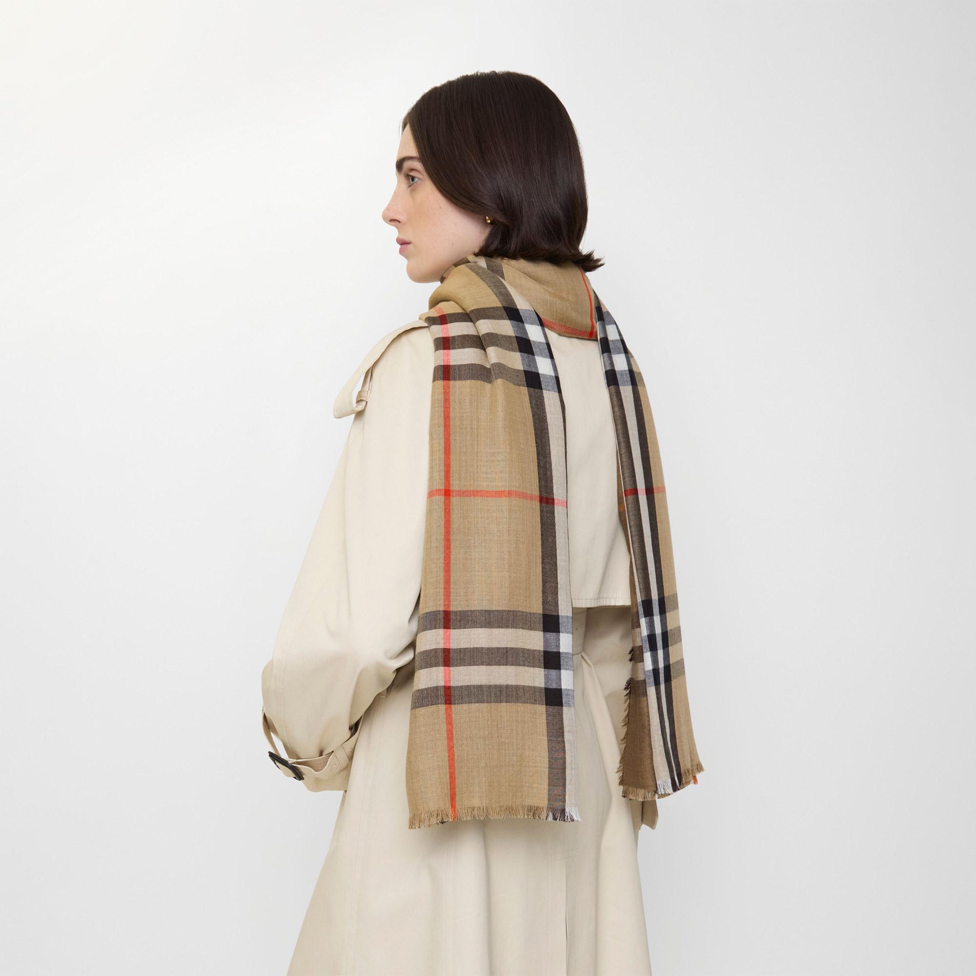 Burberry Reversible Check Wool Silk Kadın Bej Atkı
