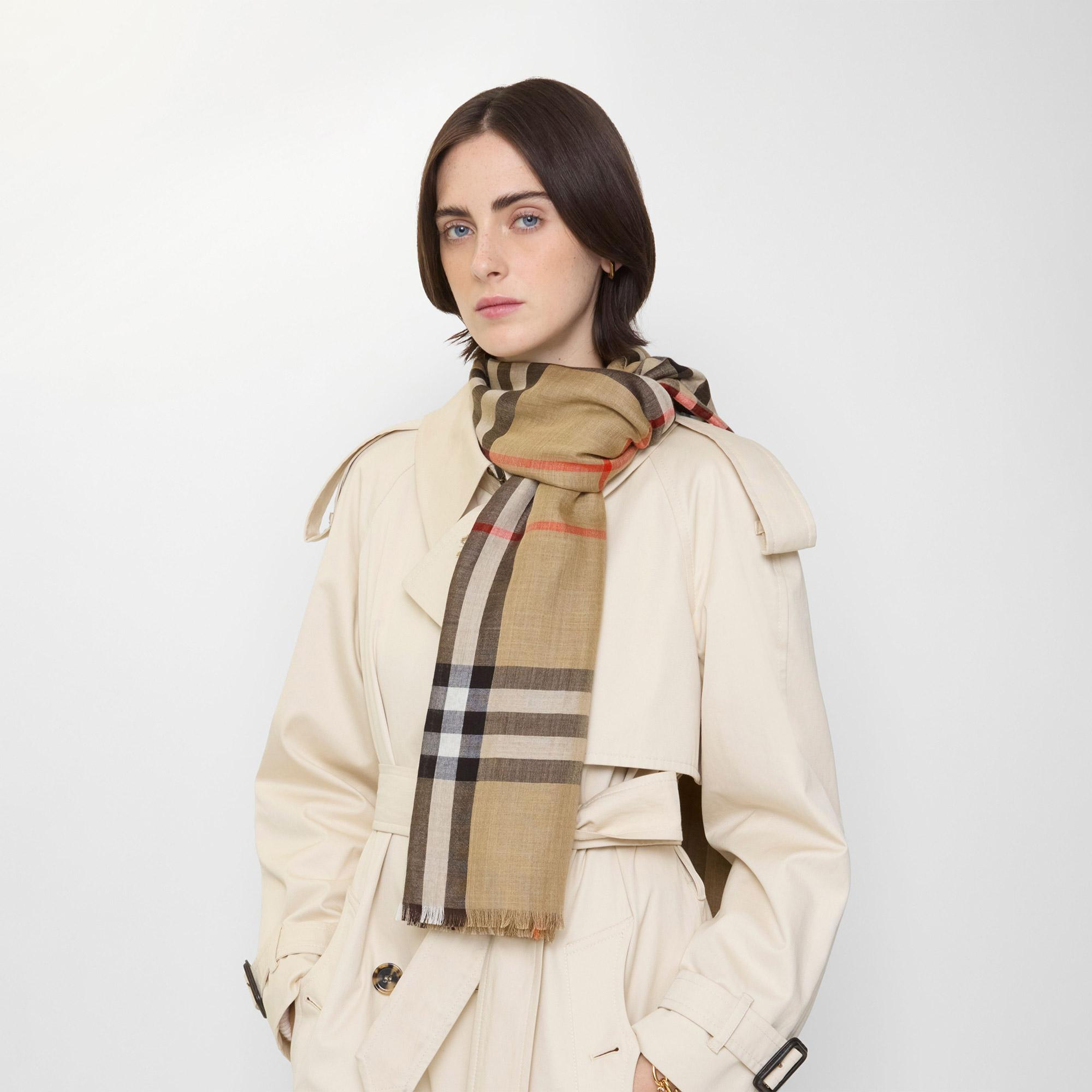 Burberry Reversible Check Wool Silk Kadın Bej Atkı