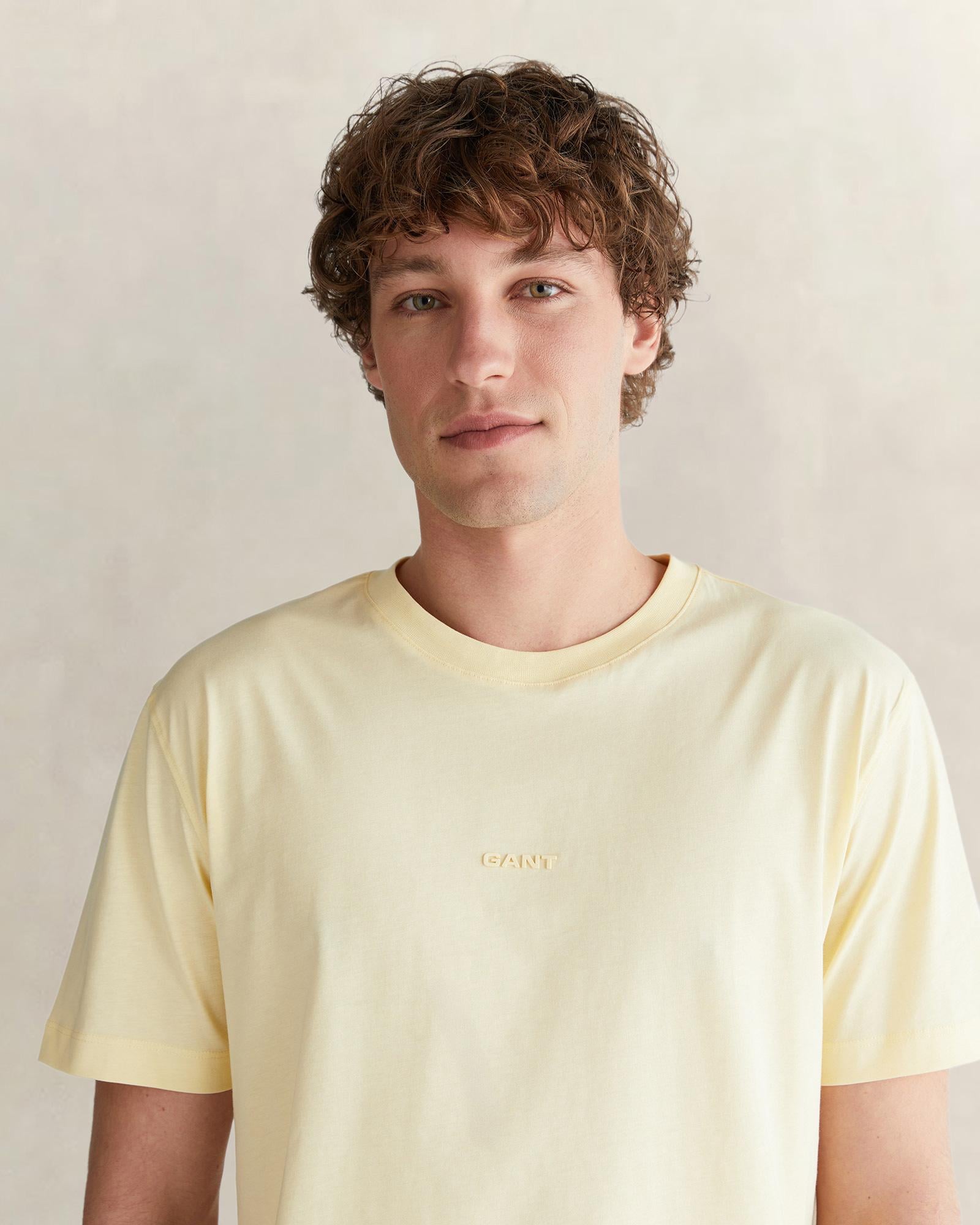 GANT Erkek Sarı Kısa Kollu T-Shirt