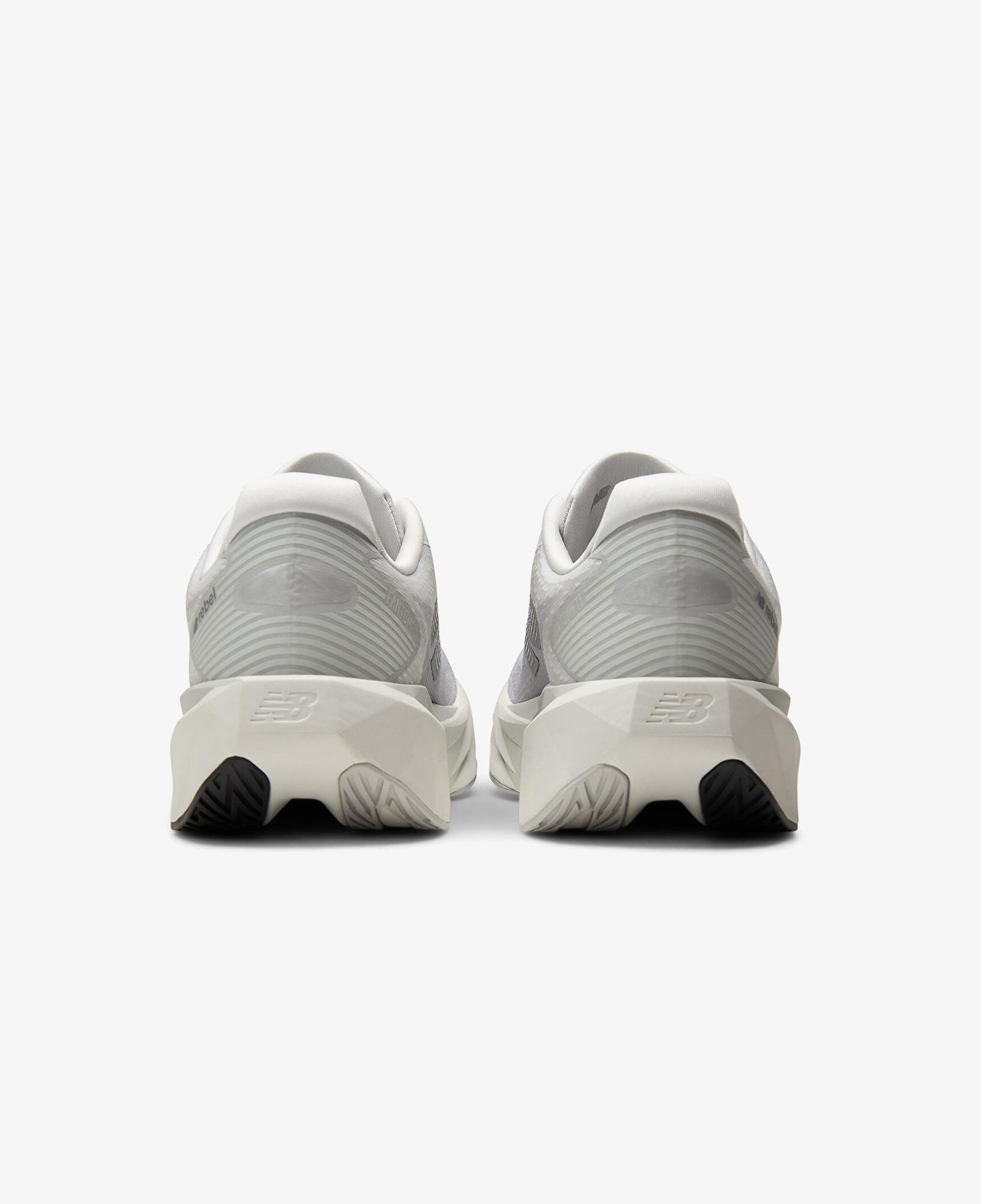 New Balance FuelCell Rebel v5 Erkek Gri Koşu Ayakkabısı