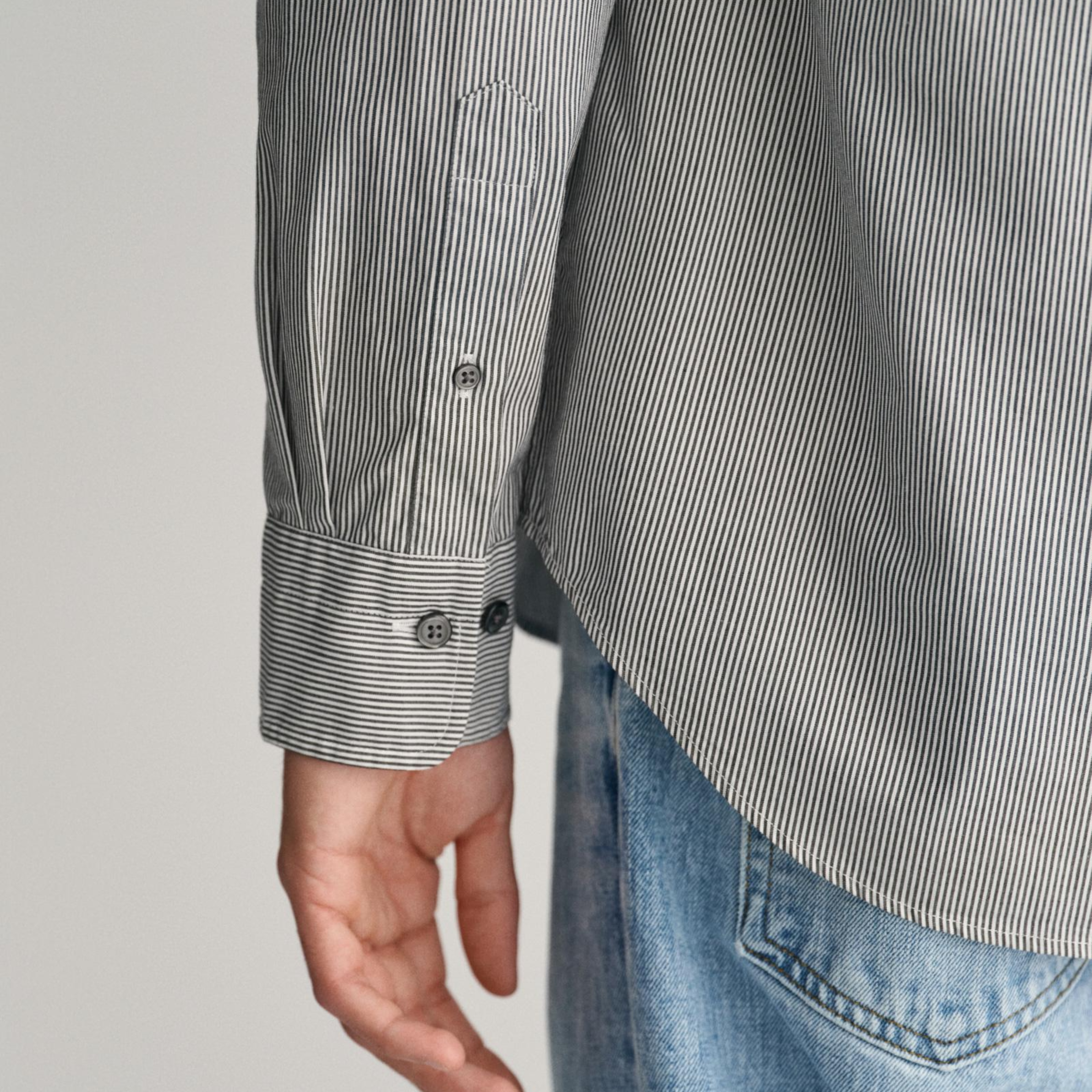 GANT Erkek Siyah Regular Fit Düğmeli Yaka Çizgili Gömlek