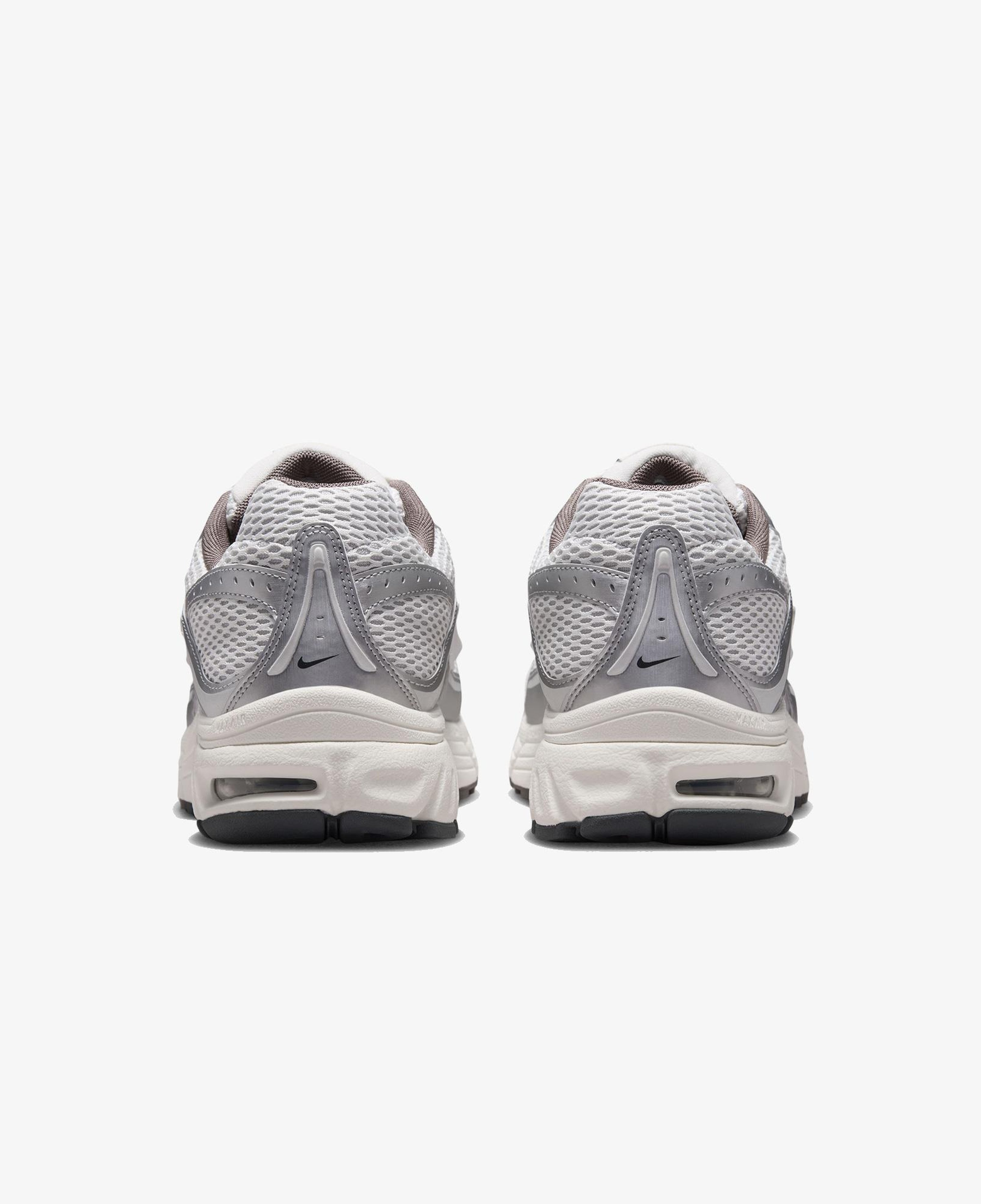 Nike Air Max Moto 2K Erkek Gri Spor Ayakkabı