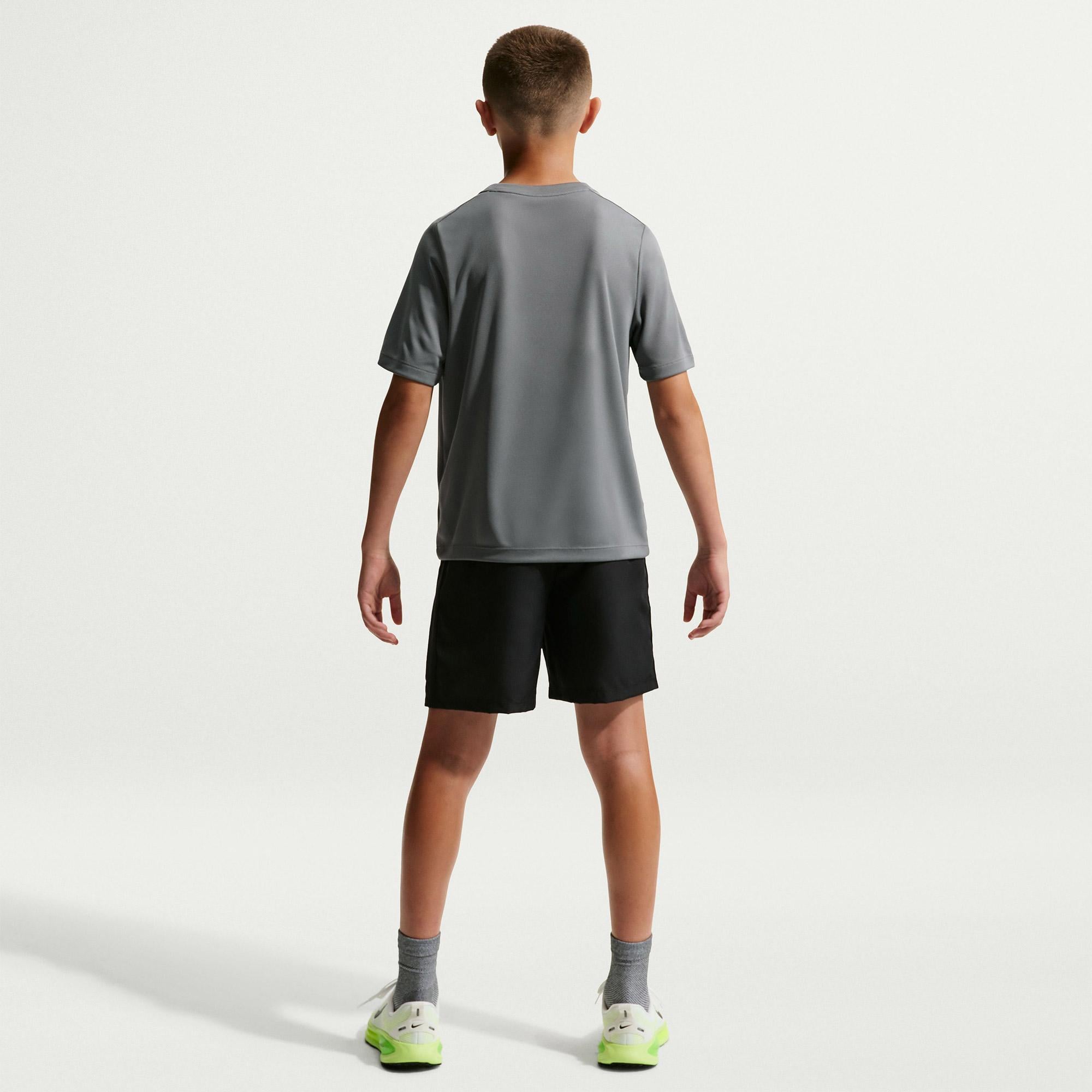 Nike Multi Refresh Genç Çocuk Siyah Şort