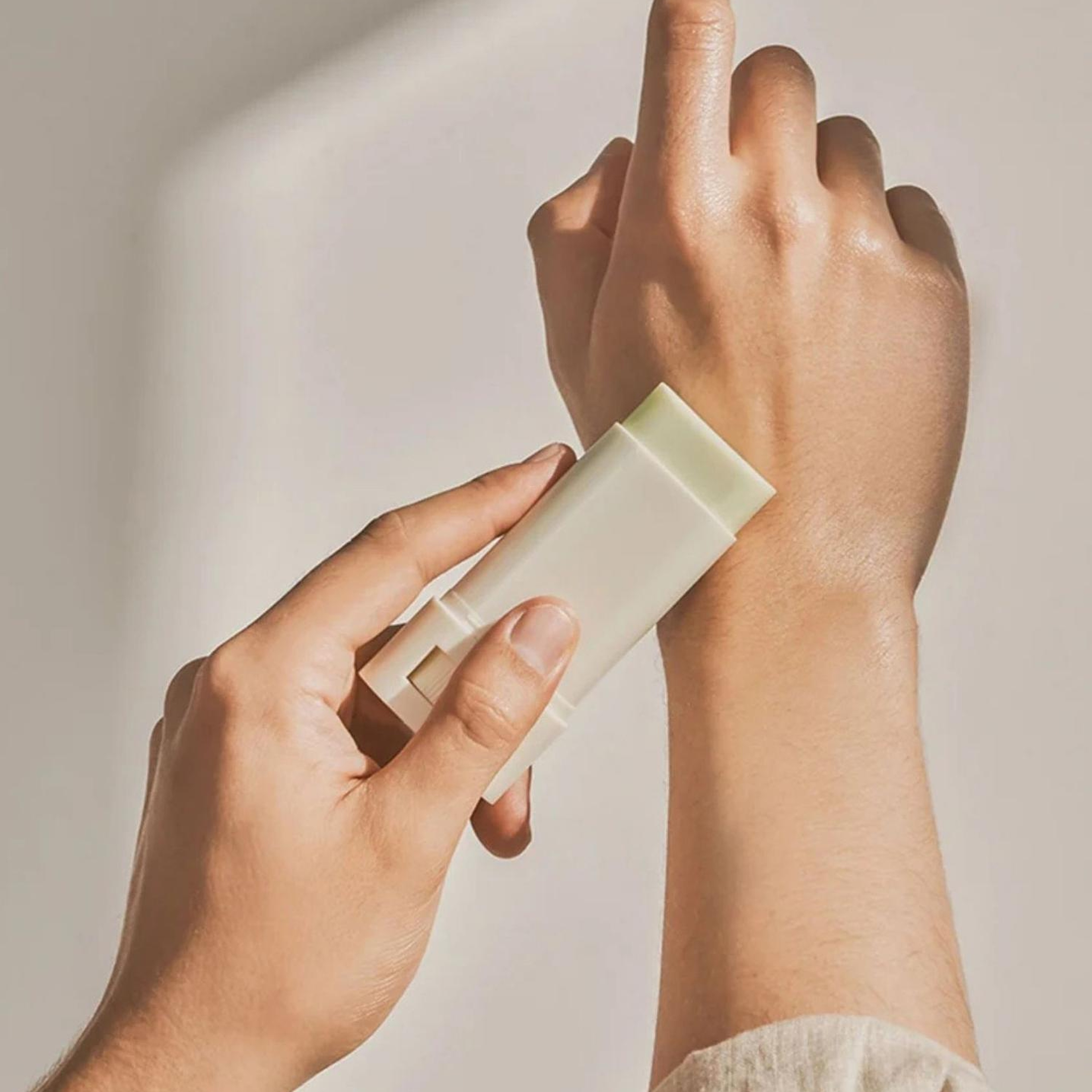 Matte Sun Stick Mugwort + Camelia SPF50+ PA++++ Mat Bitişli Yüksek UV Korumalı Güneş Kremi 18 gr