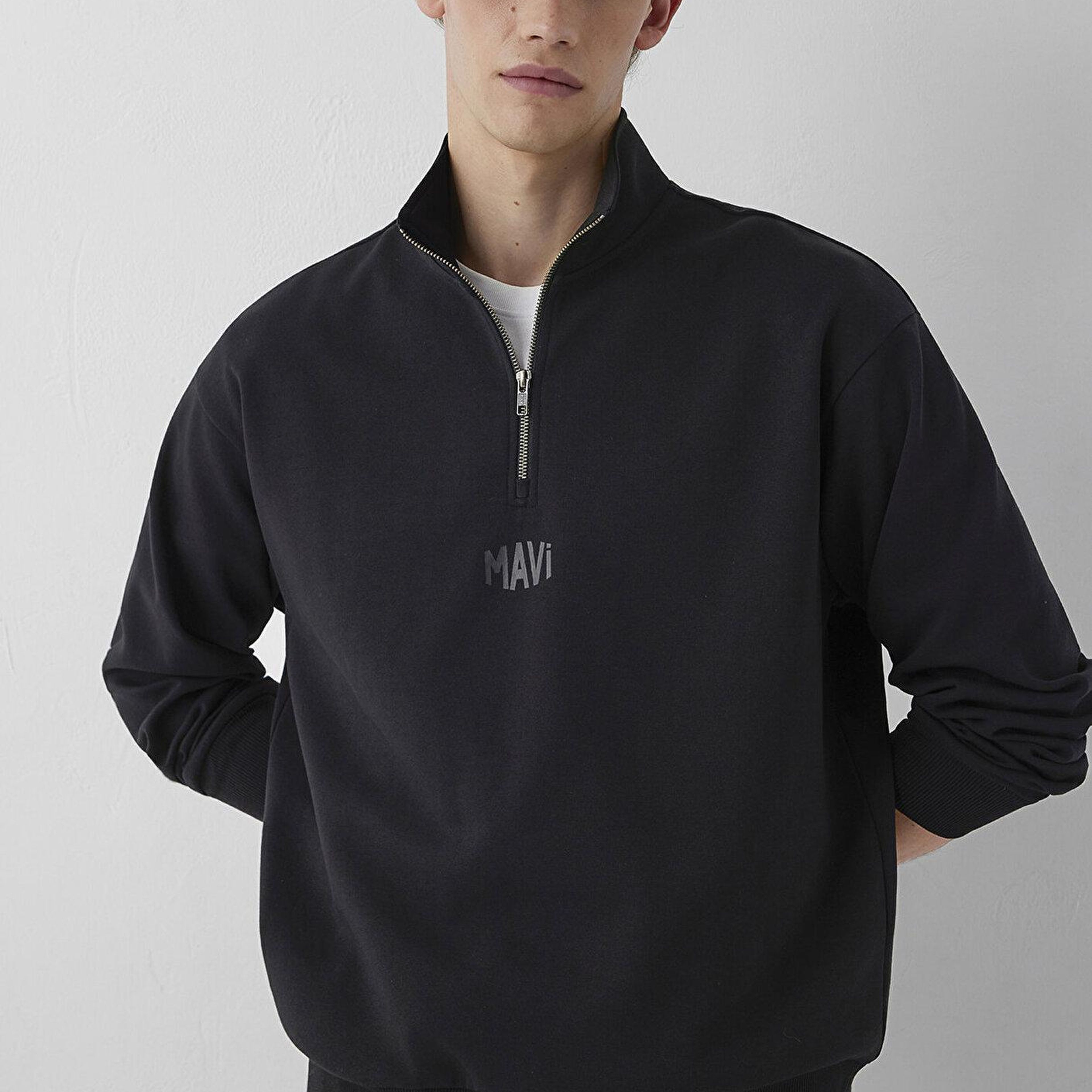 Mavi Mavi Logo Baskılı Yarı Fermuarlı Siyah İnterlok Sweatshirt 0S10681-900